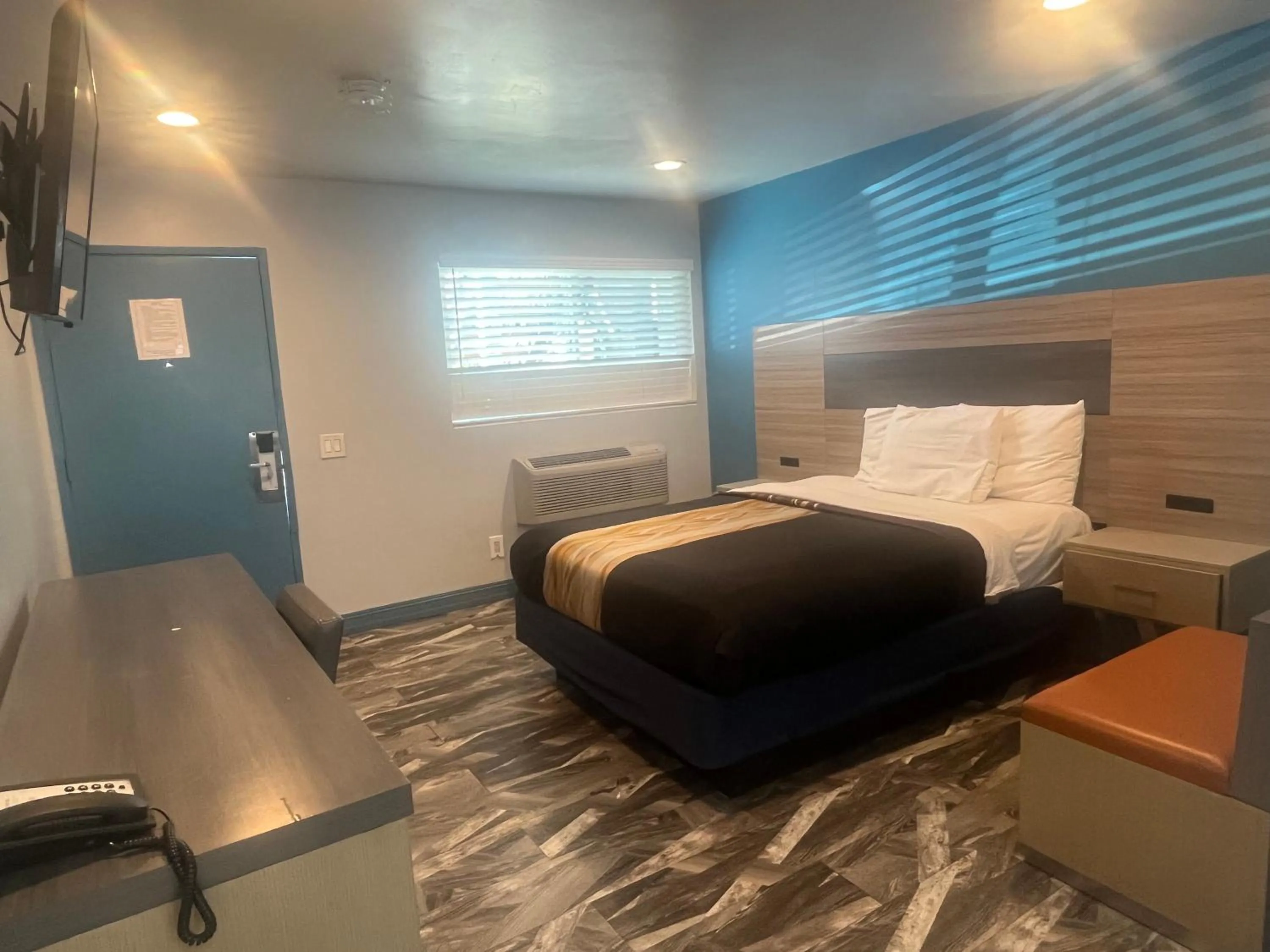Photo of the whole room, Bed in Travel Inn Motel