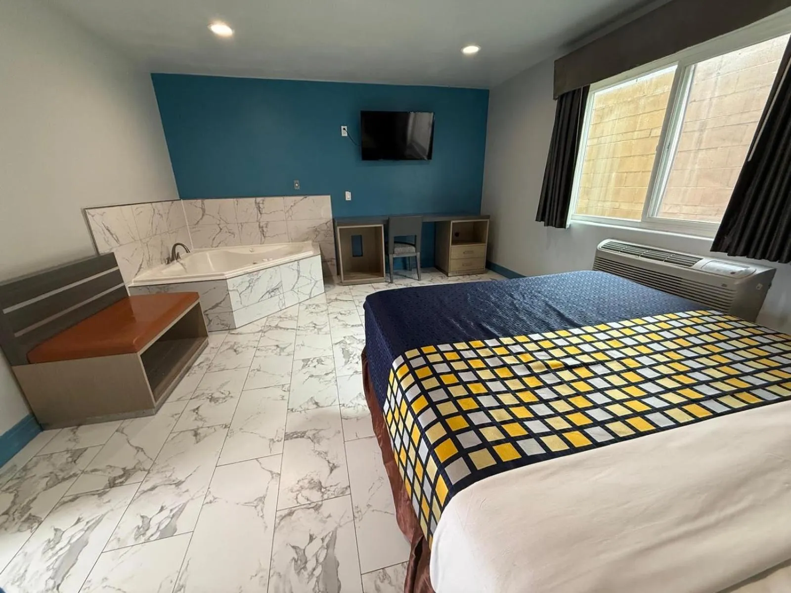 Photo of the whole room, Bed in Travel Inn Motel