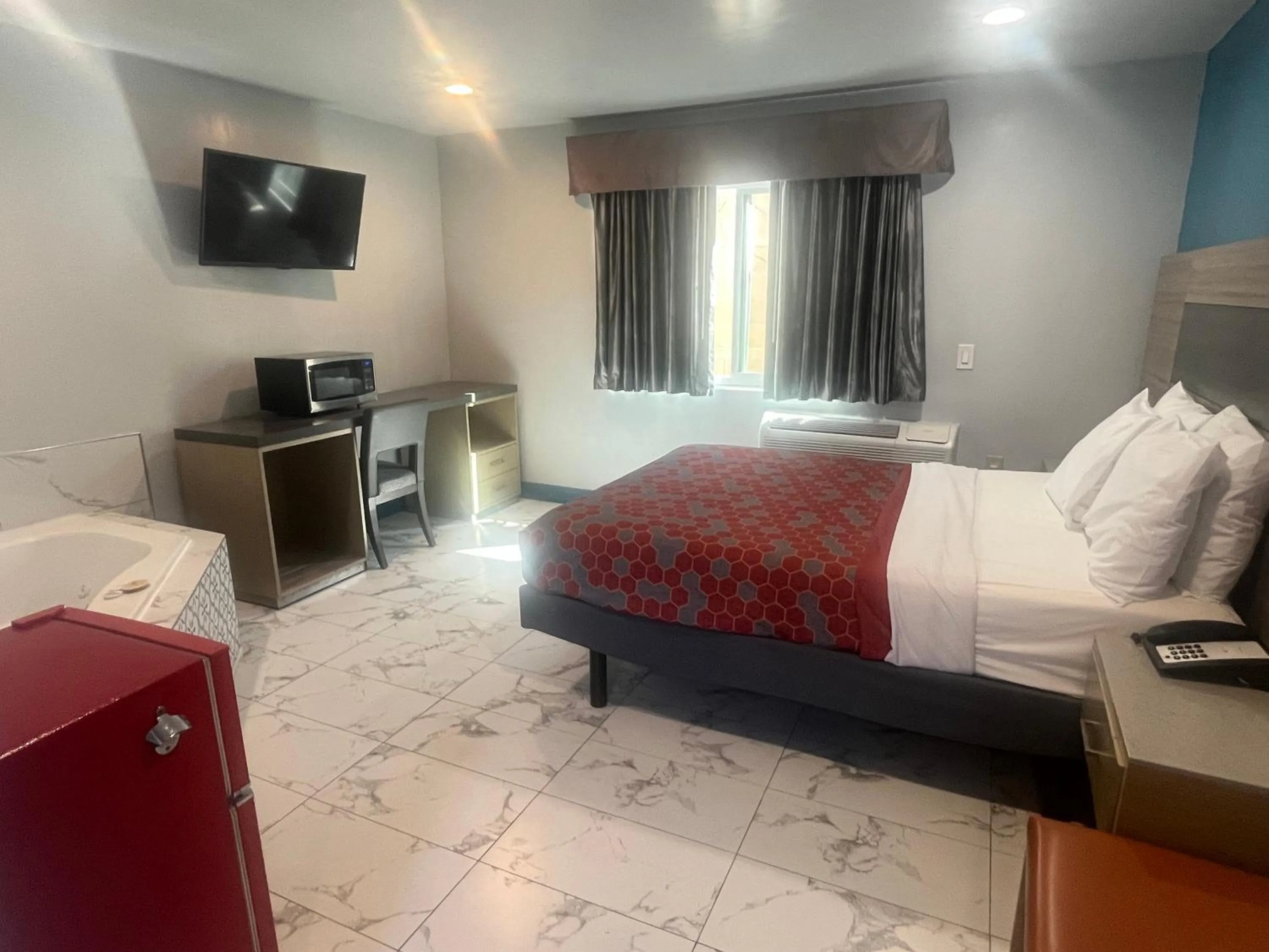 Photo of the whole room, Bed in Travel Inn Motel