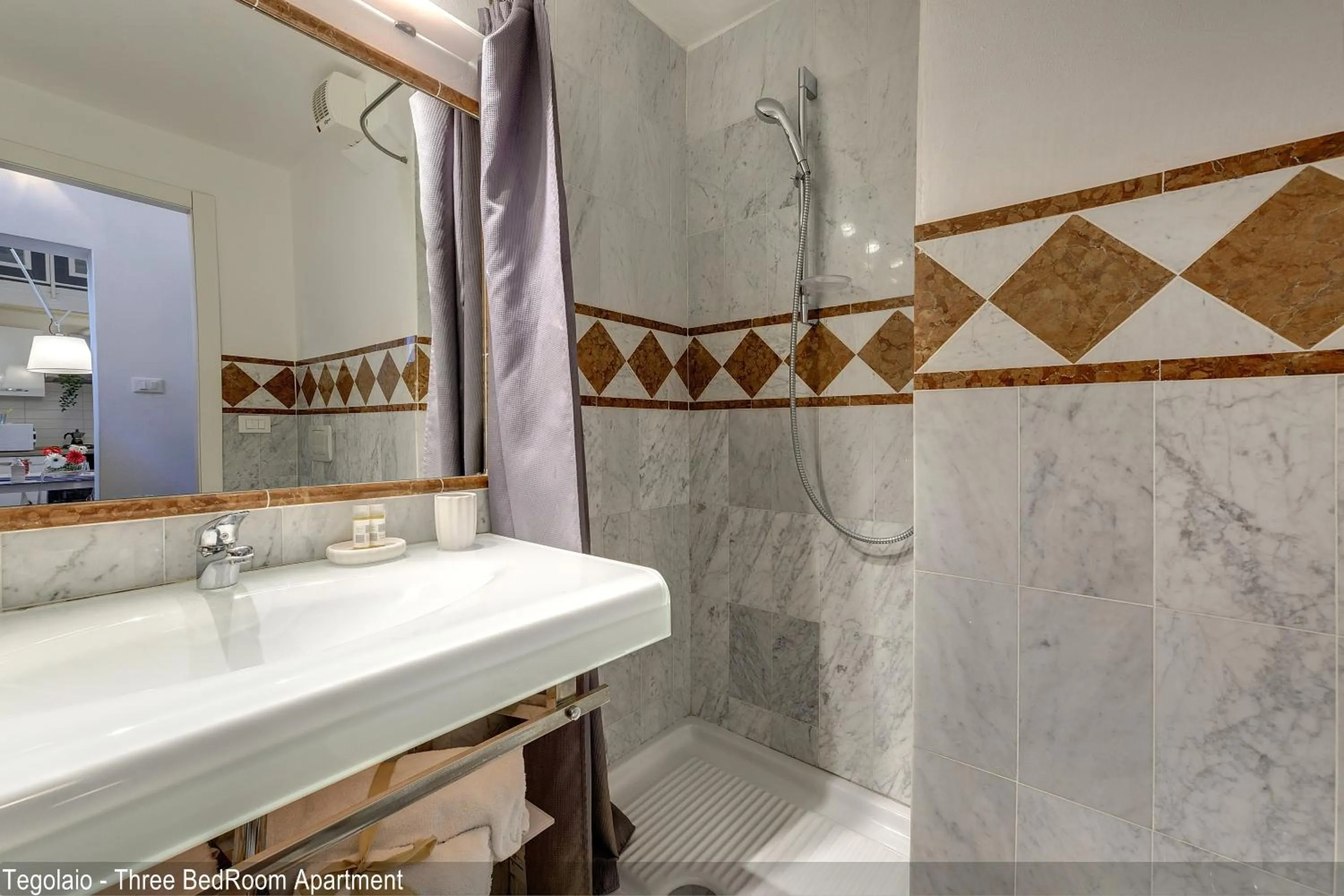 Bathroom in Tegolaio Apartments by Mamo Florence