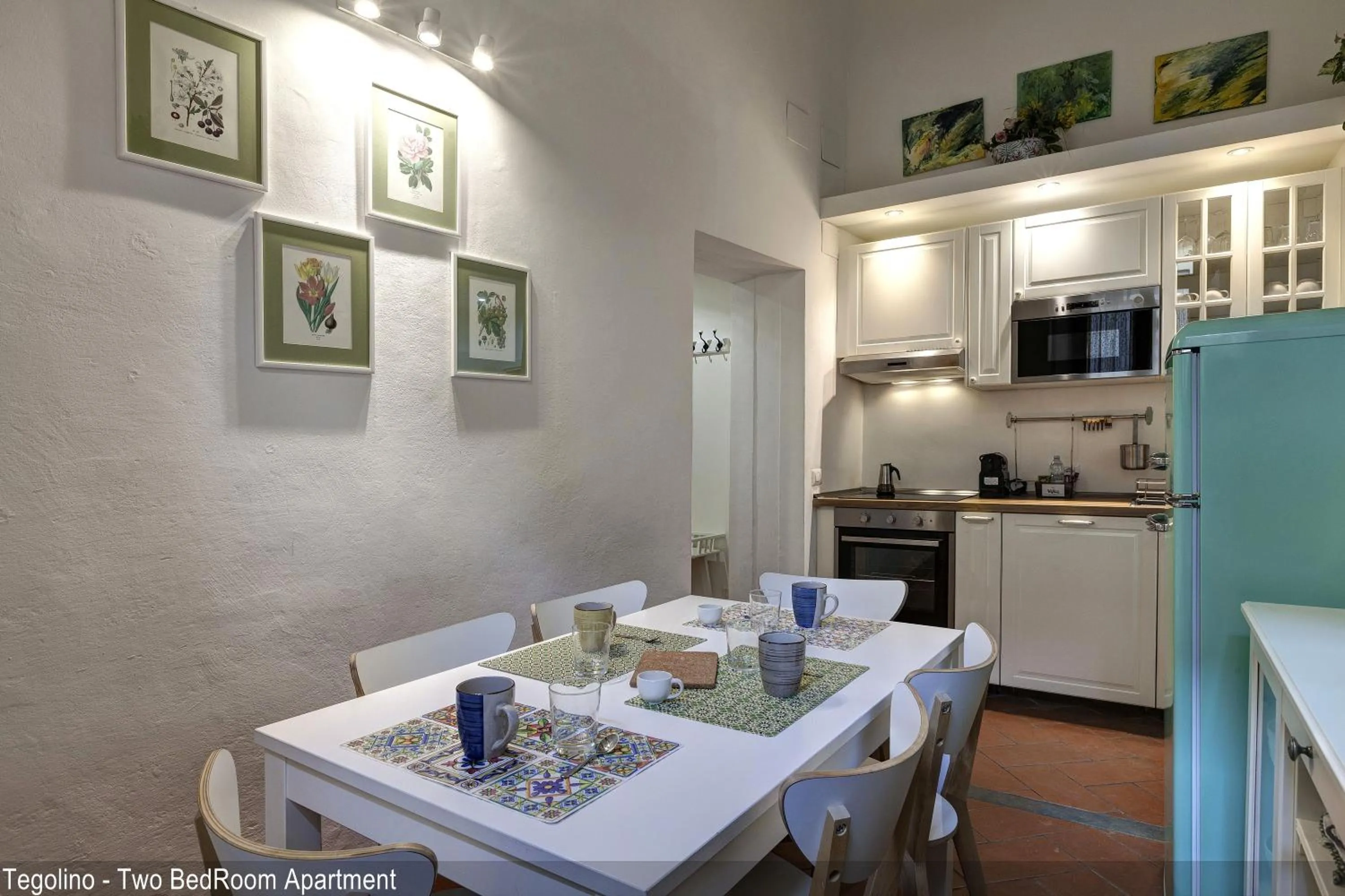Dining area in Tegolaio Apartments by Mamo Florence