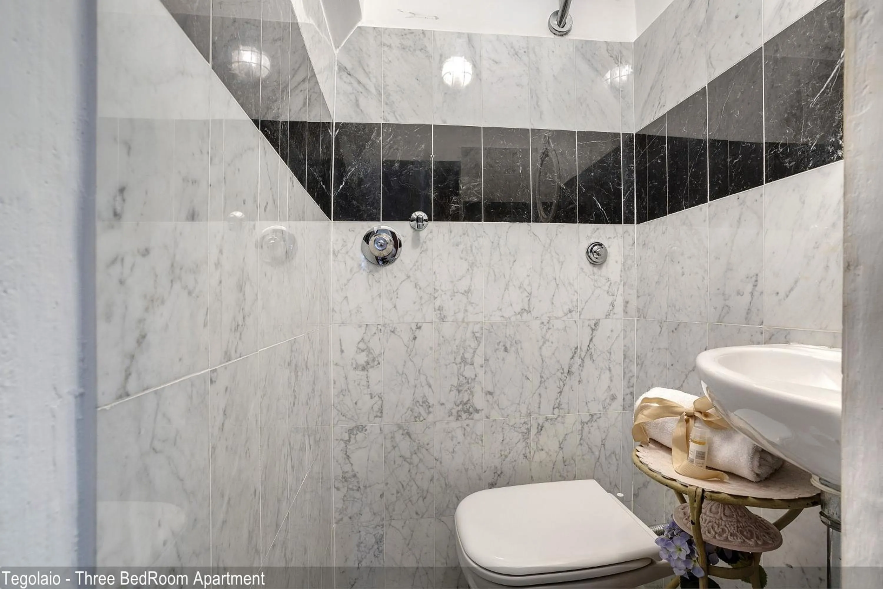 Bathroom in Tegolaio Apartments by Mamo Florence