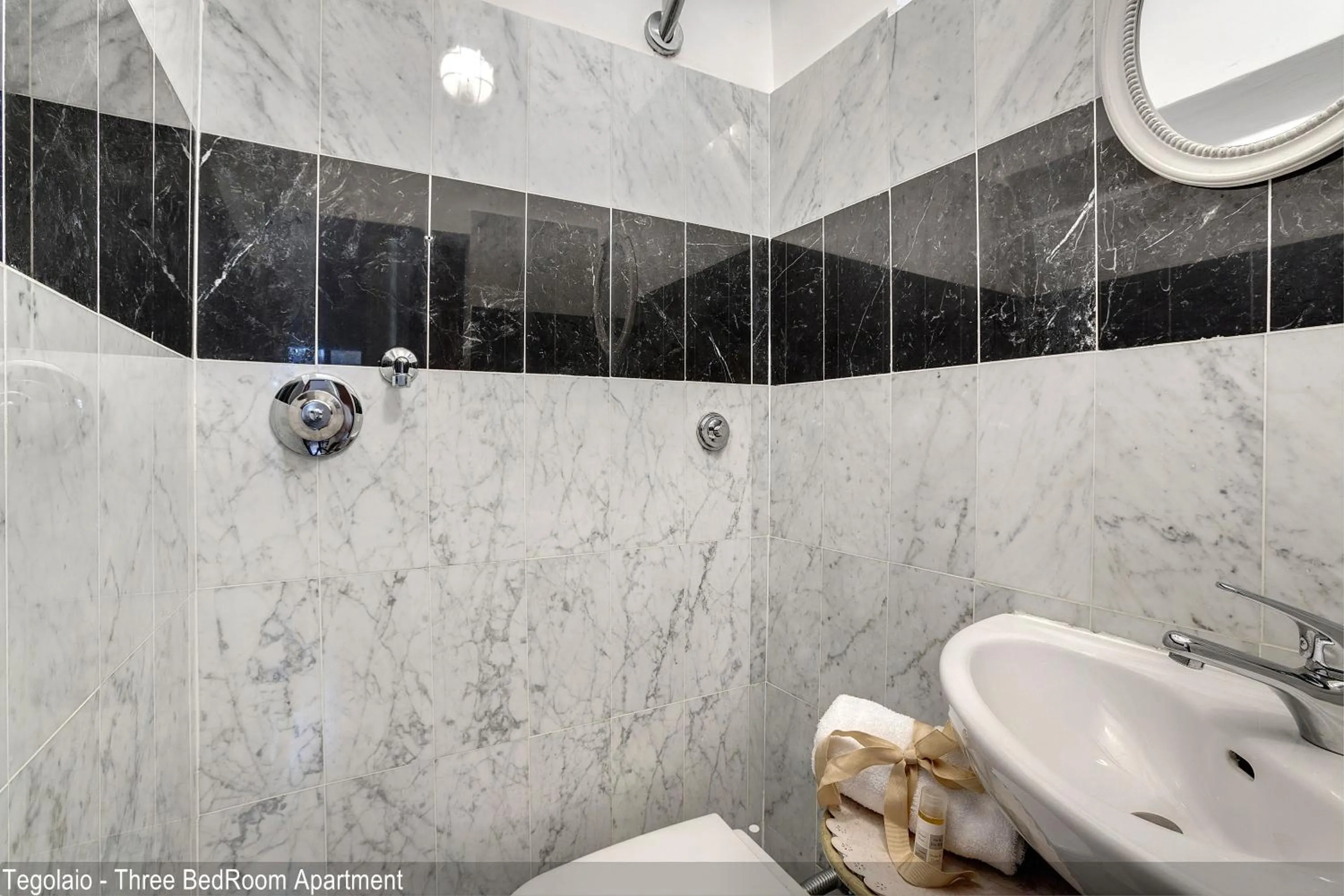 Bathroom in Tegolaio Apartments by Mamo Florence