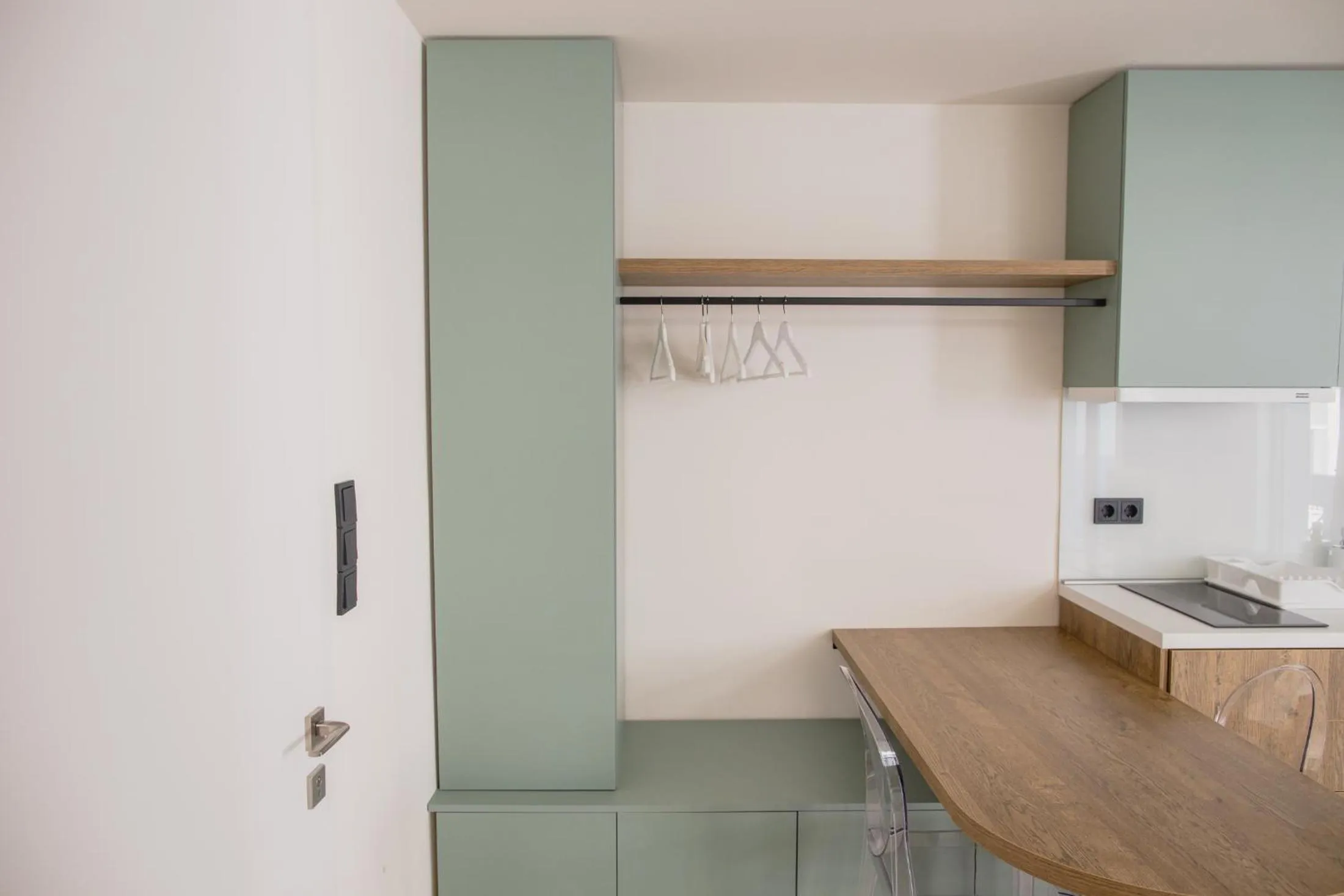 wardrobe in Passenger