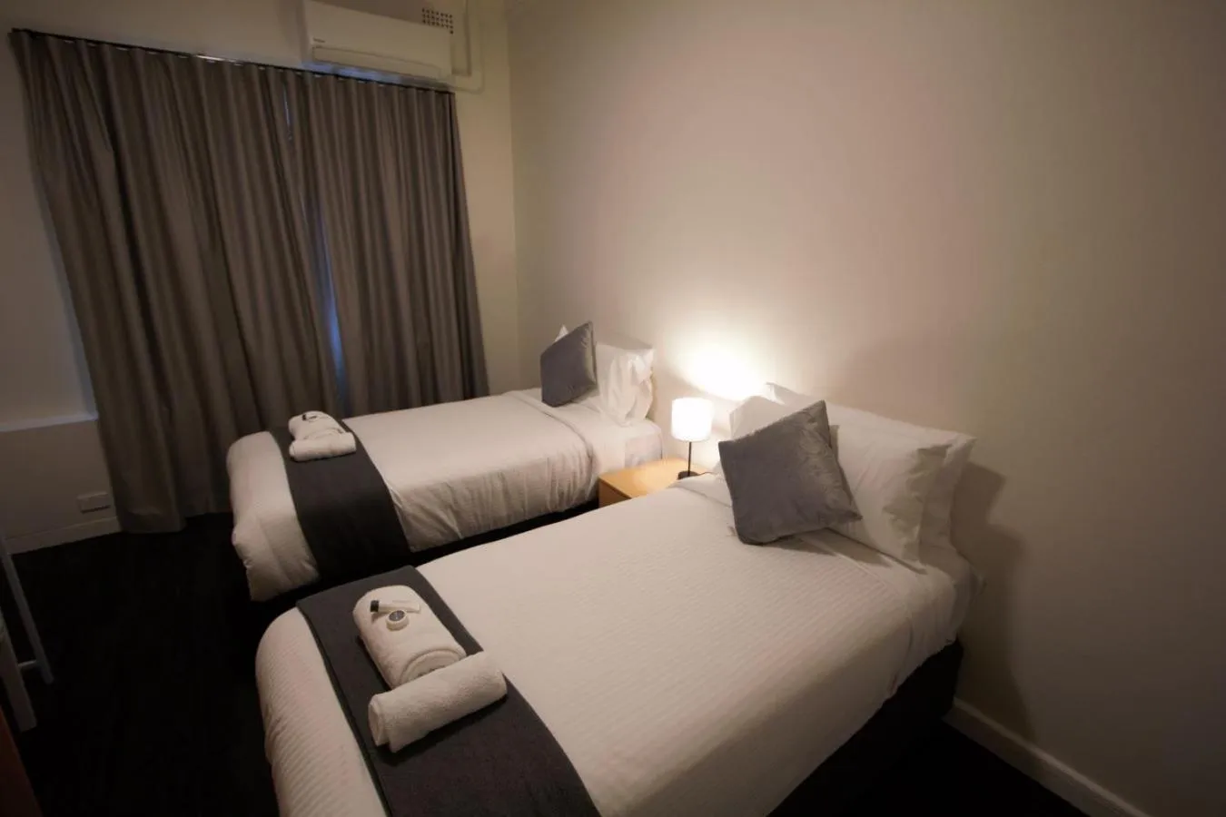 air conditioner, Bed in Sydney Junction Hotel