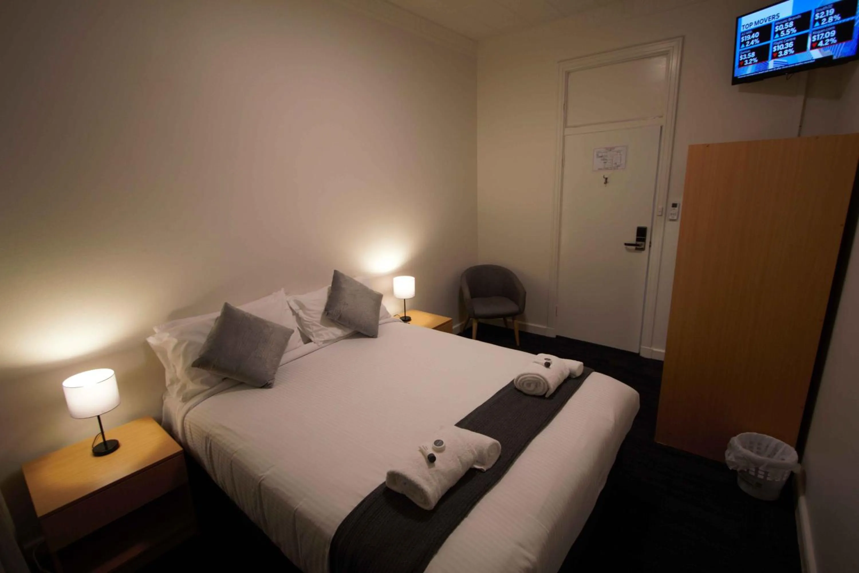 TV and multimedia, Bed in Sydney Junction Hotel