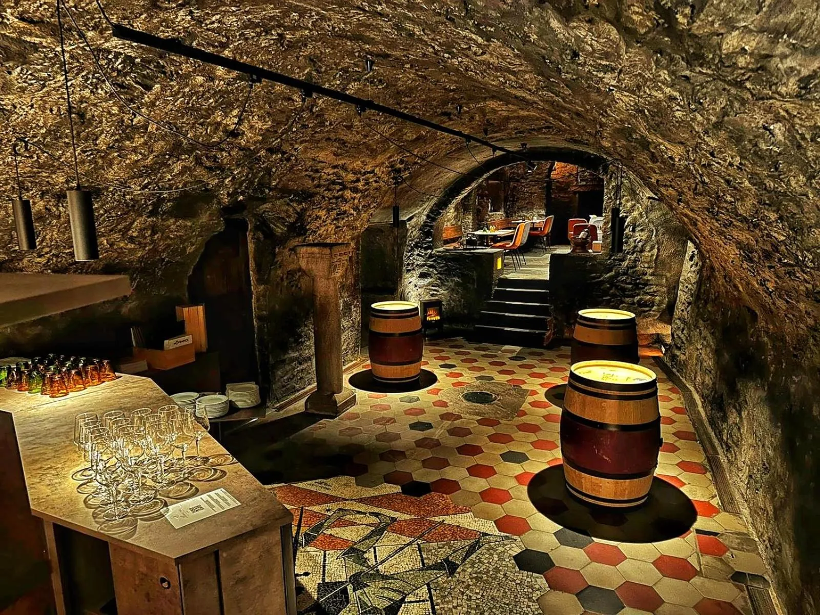 Restaurant/places to eat in Hotel America