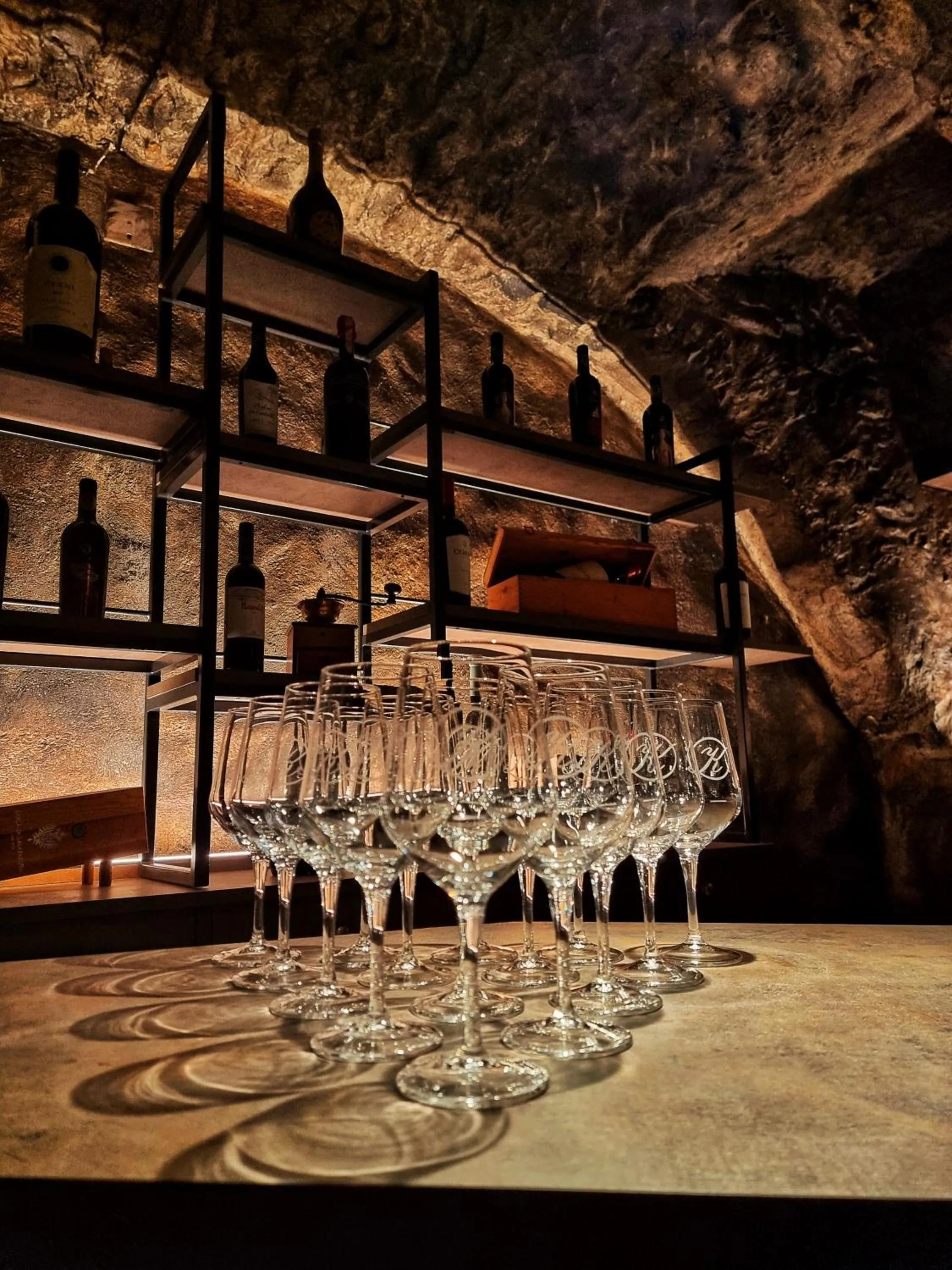 Restaurant/places to eat in Hotel America