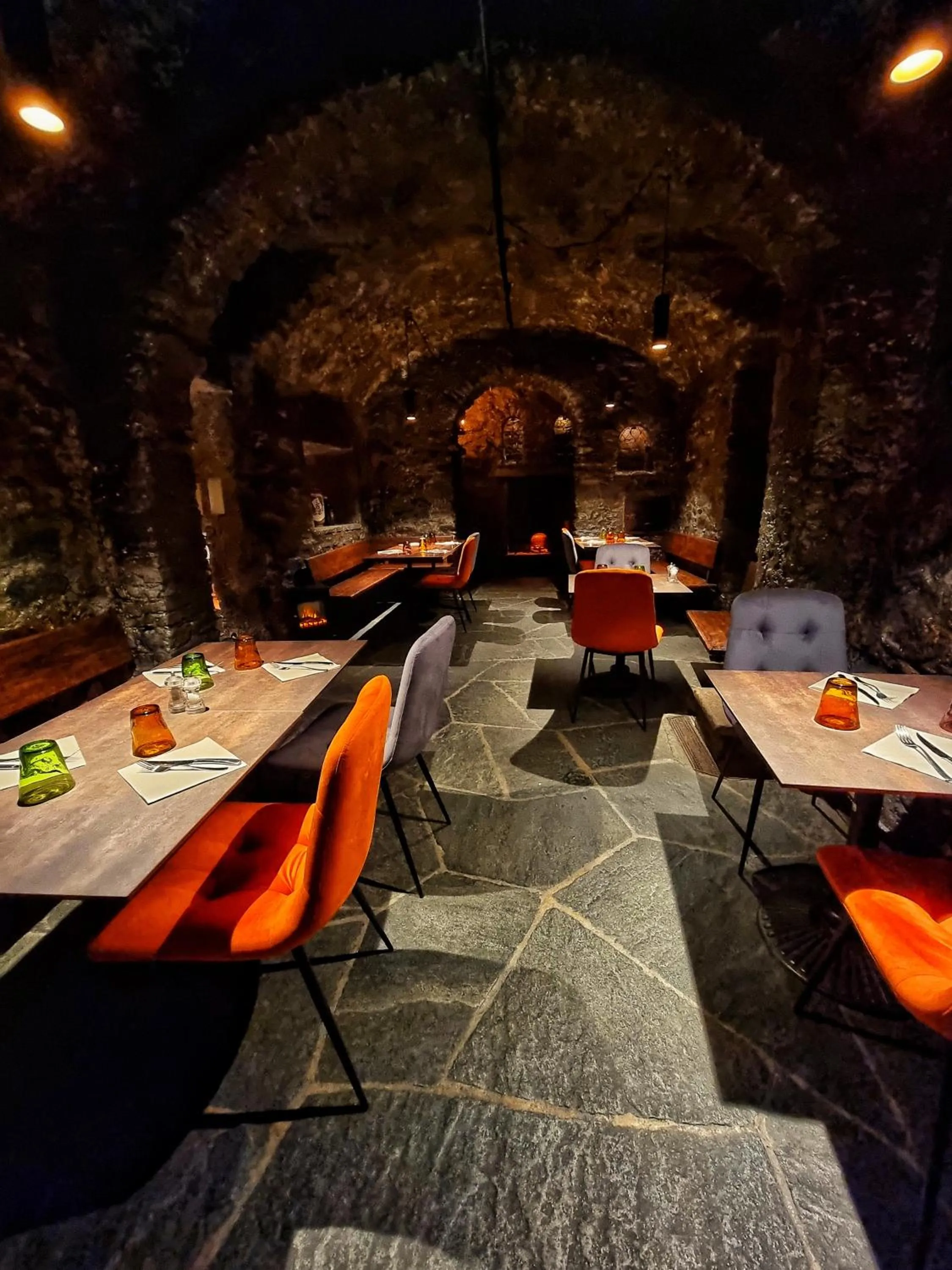 Restaurant/places to eat in Hotel America