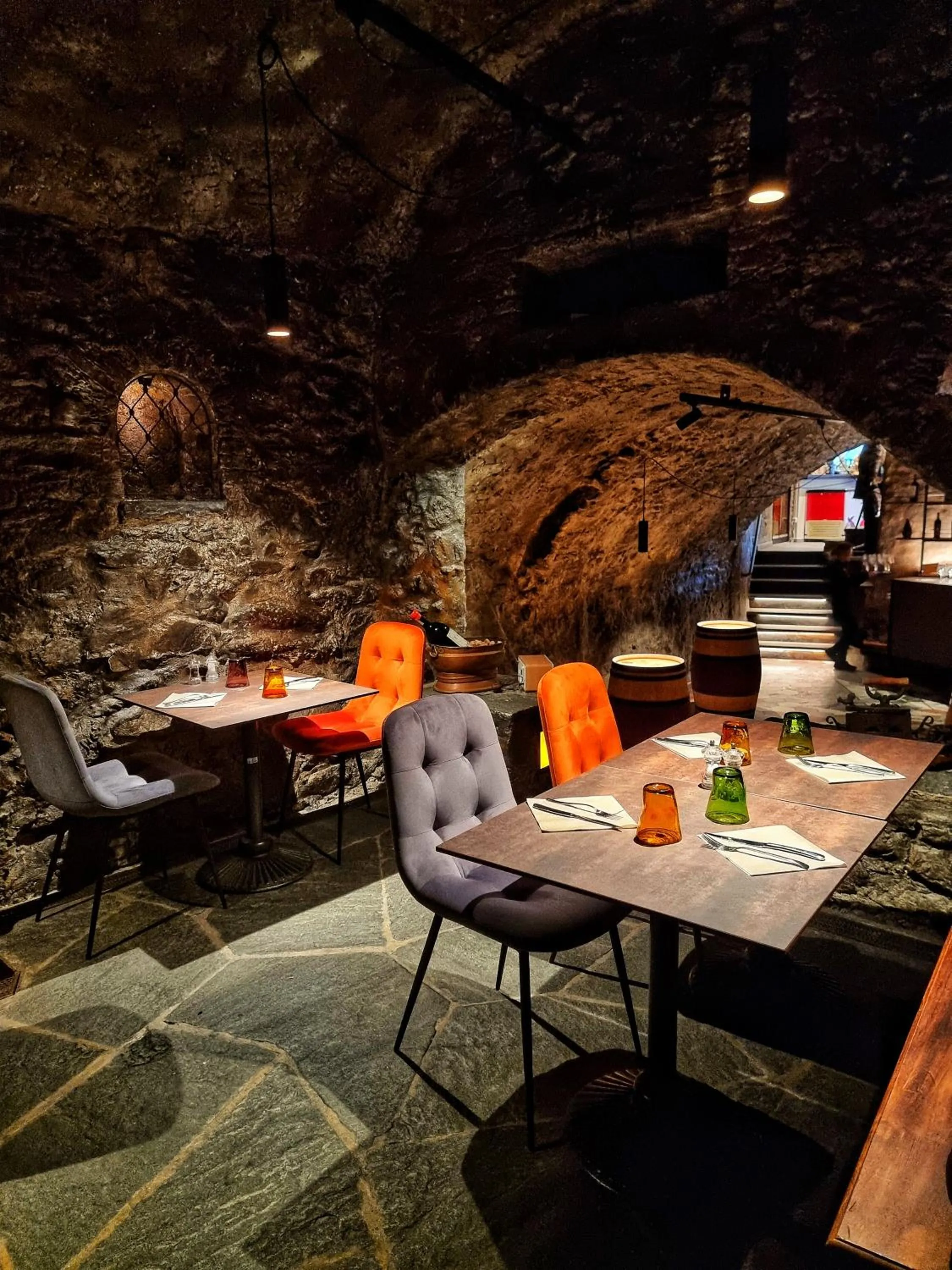 Restaurant/places to eat in Hotel America