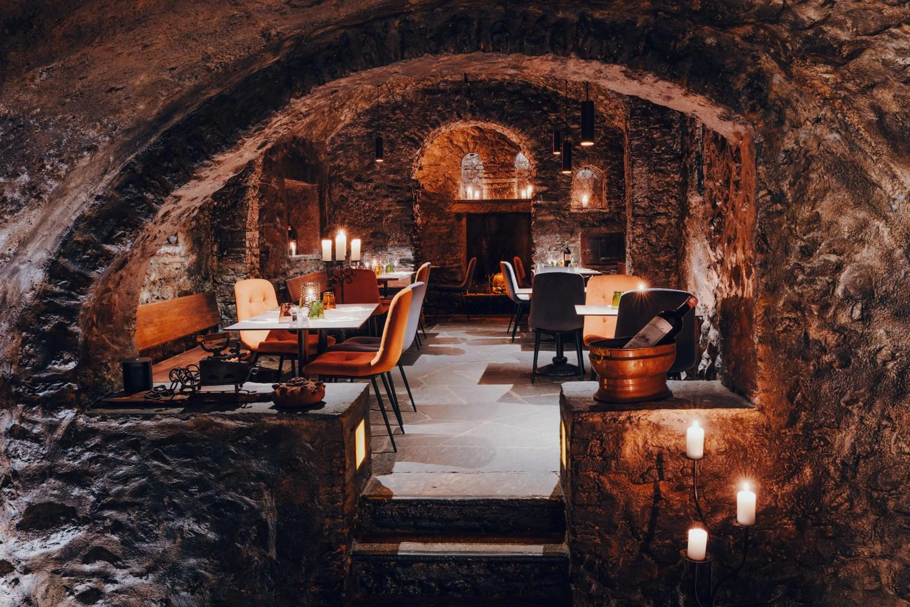 Restaurant/places to eat in Hotel America