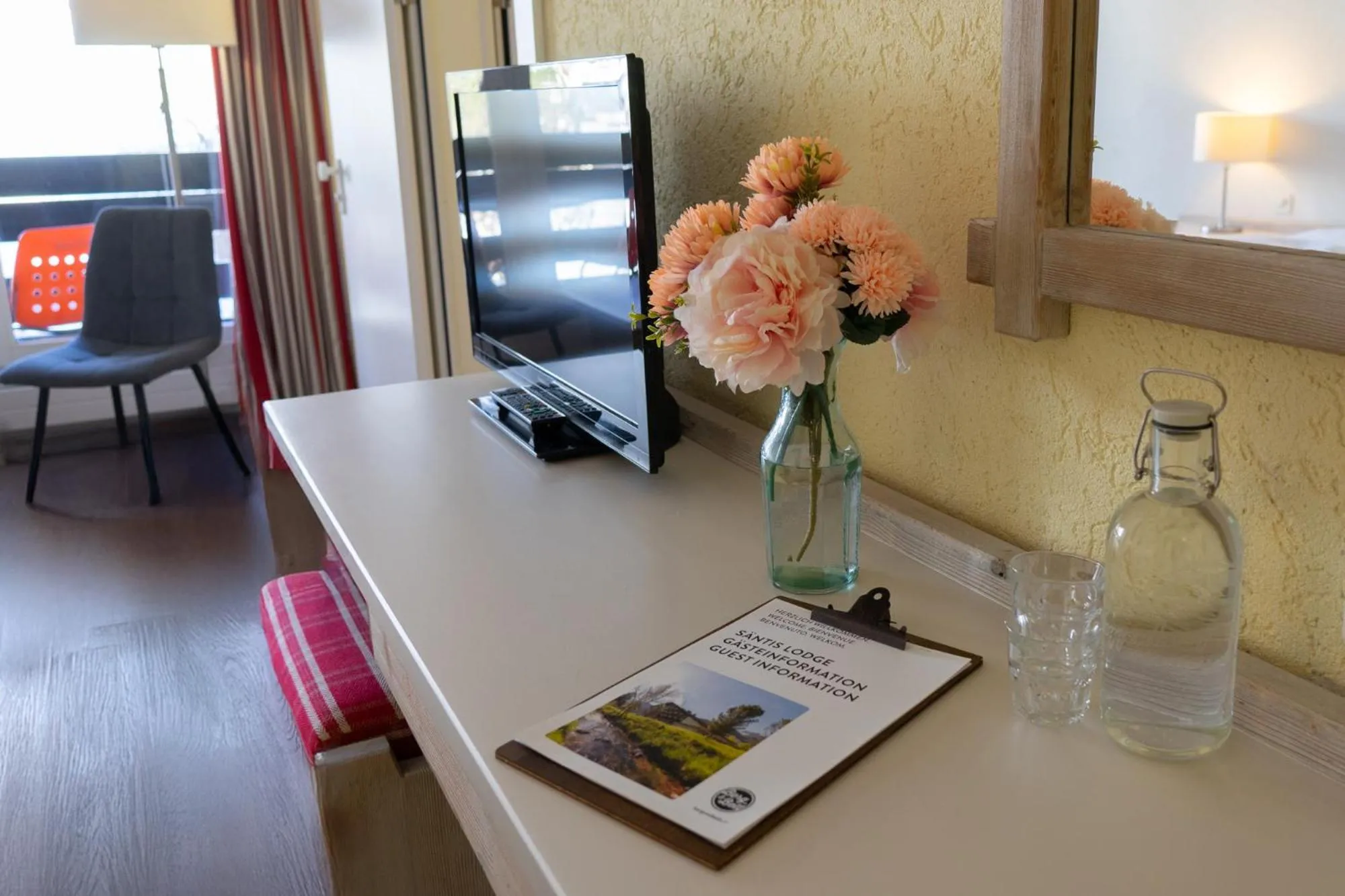 Photo of the whole room in Hotel Säntis Lodge