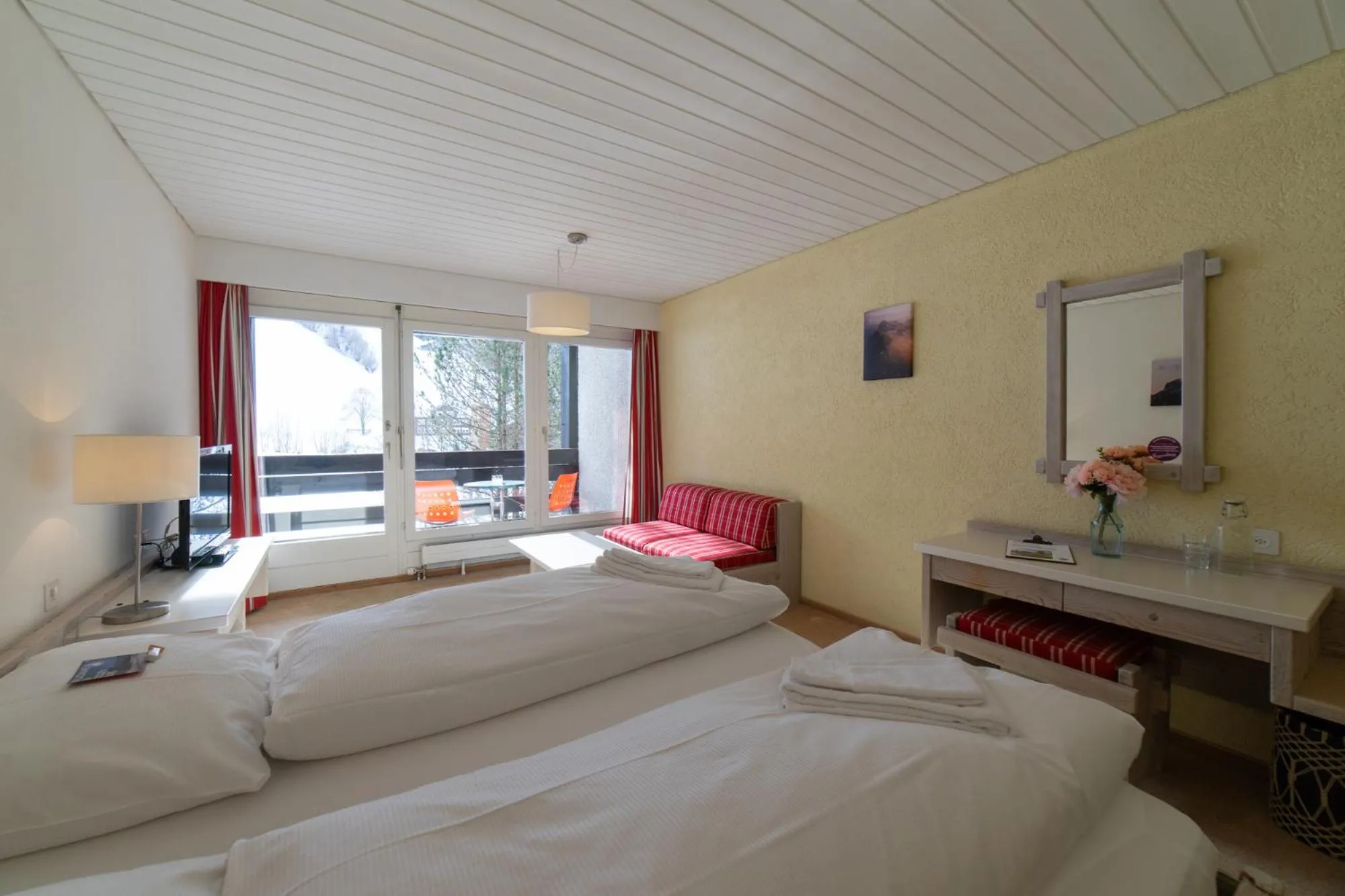 Bedroom, Bed in Hotel Säntis Lodge