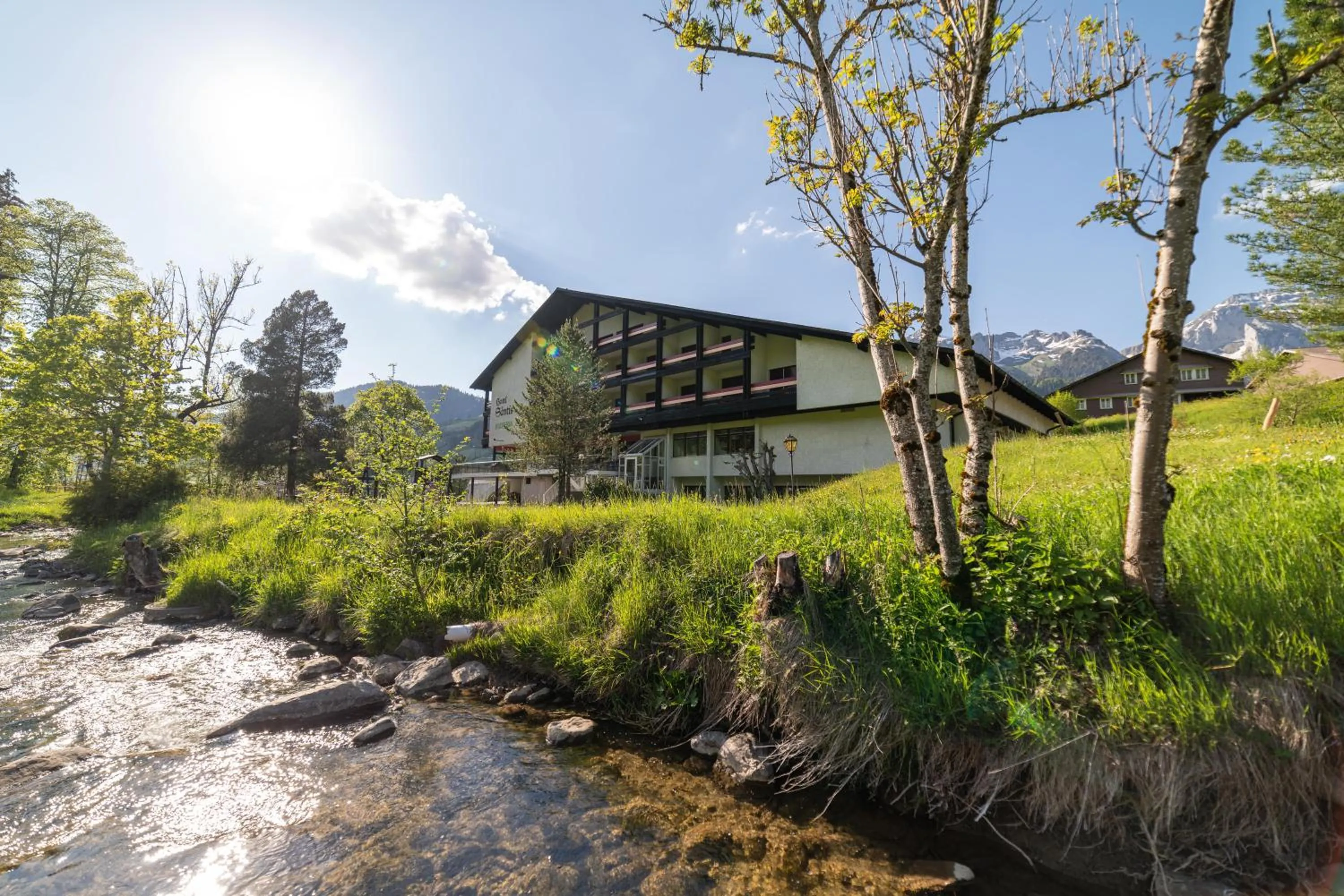 Property building in Hotel Säntis Lodge