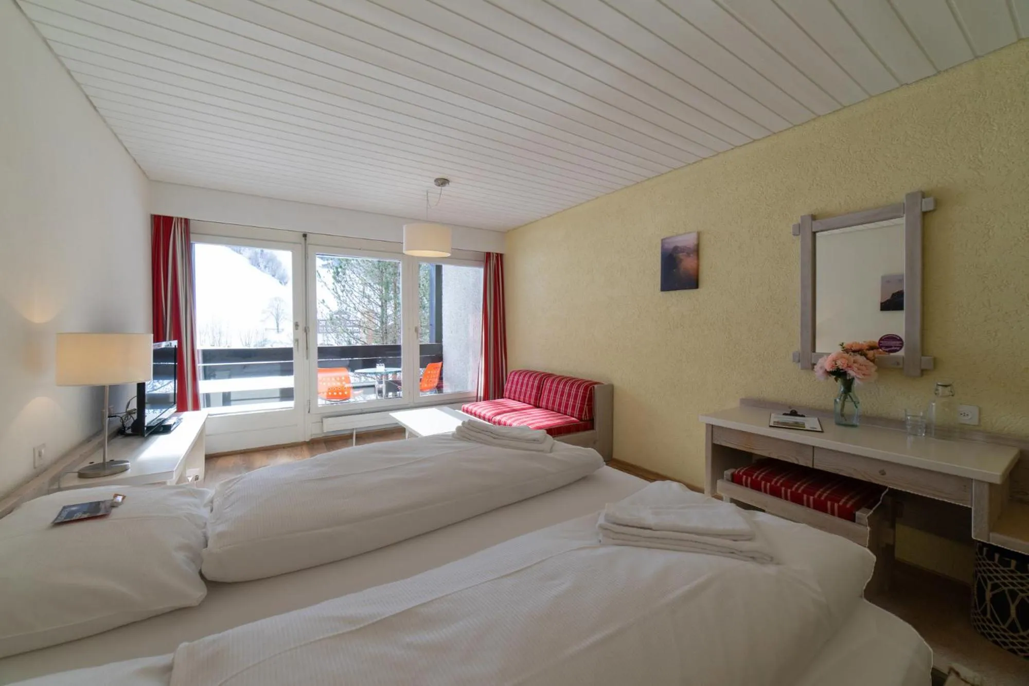 Photo of the whole room, Bed in Hotel Säntis Lodge