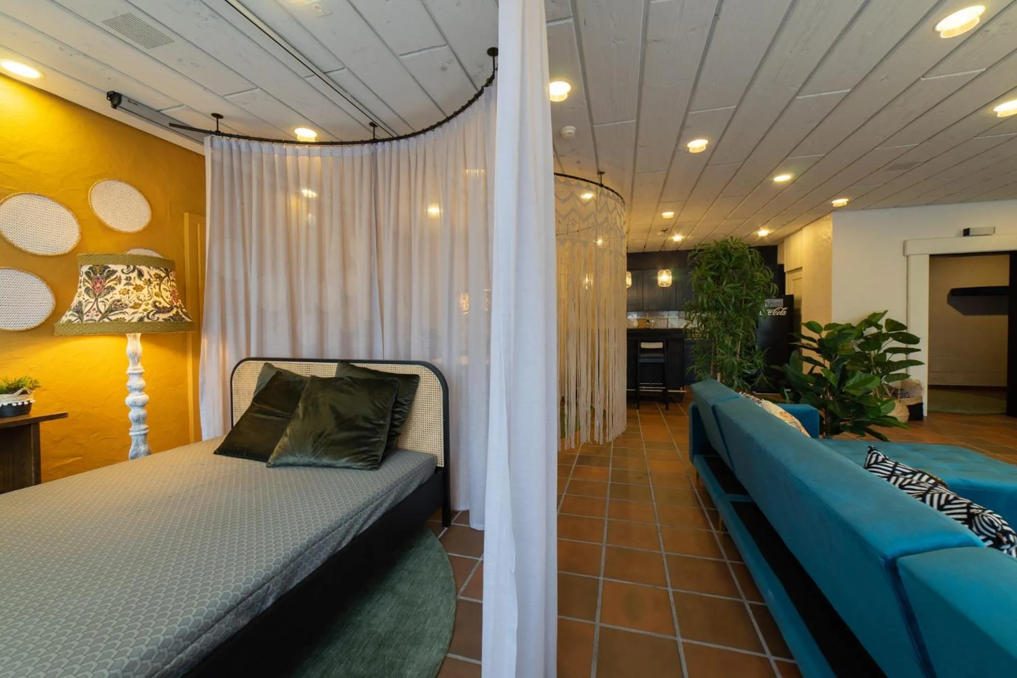 Lounge or bar, Bed in Hotel Säntis Lodge