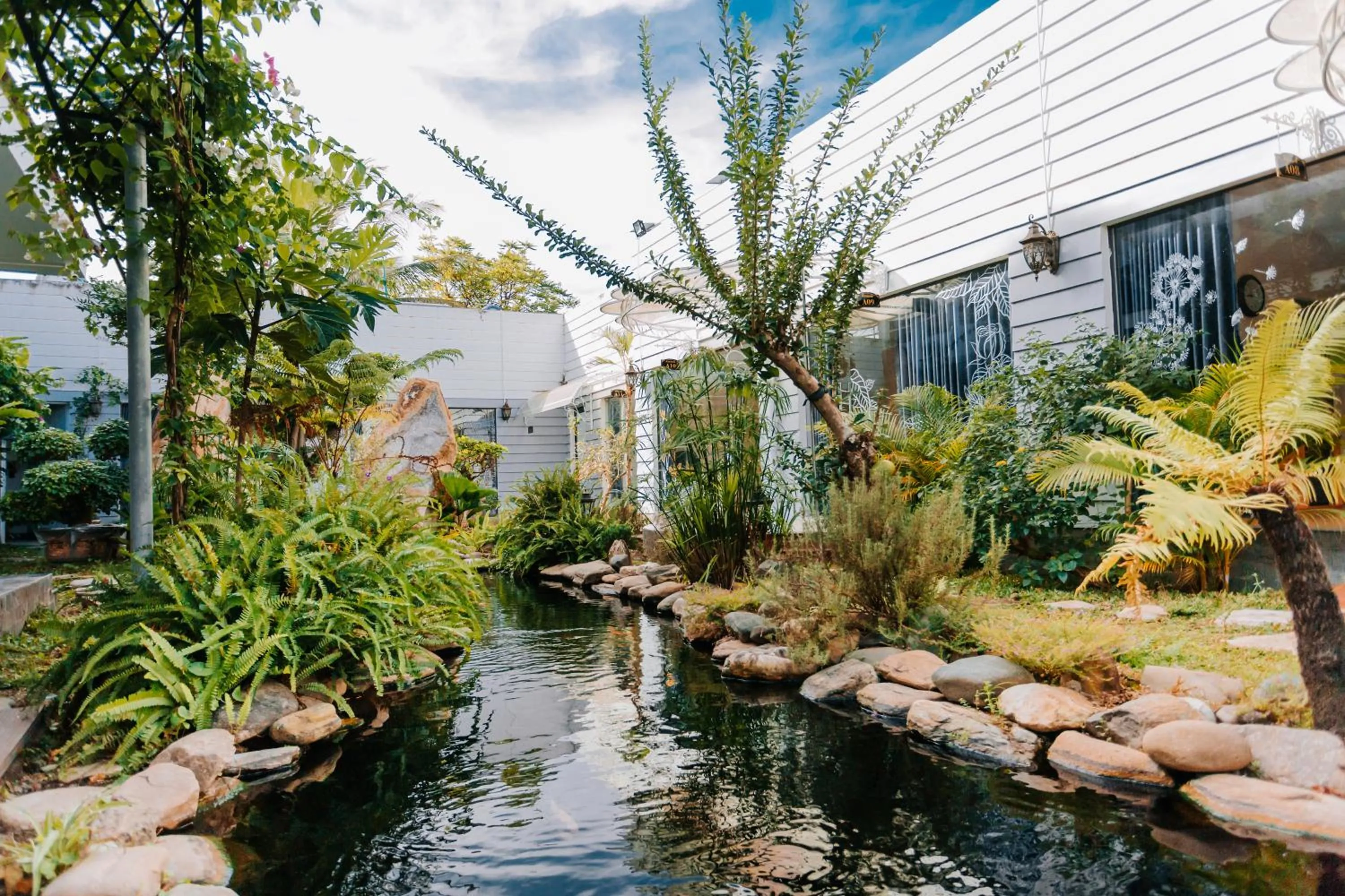 Lake view in Window Homestay