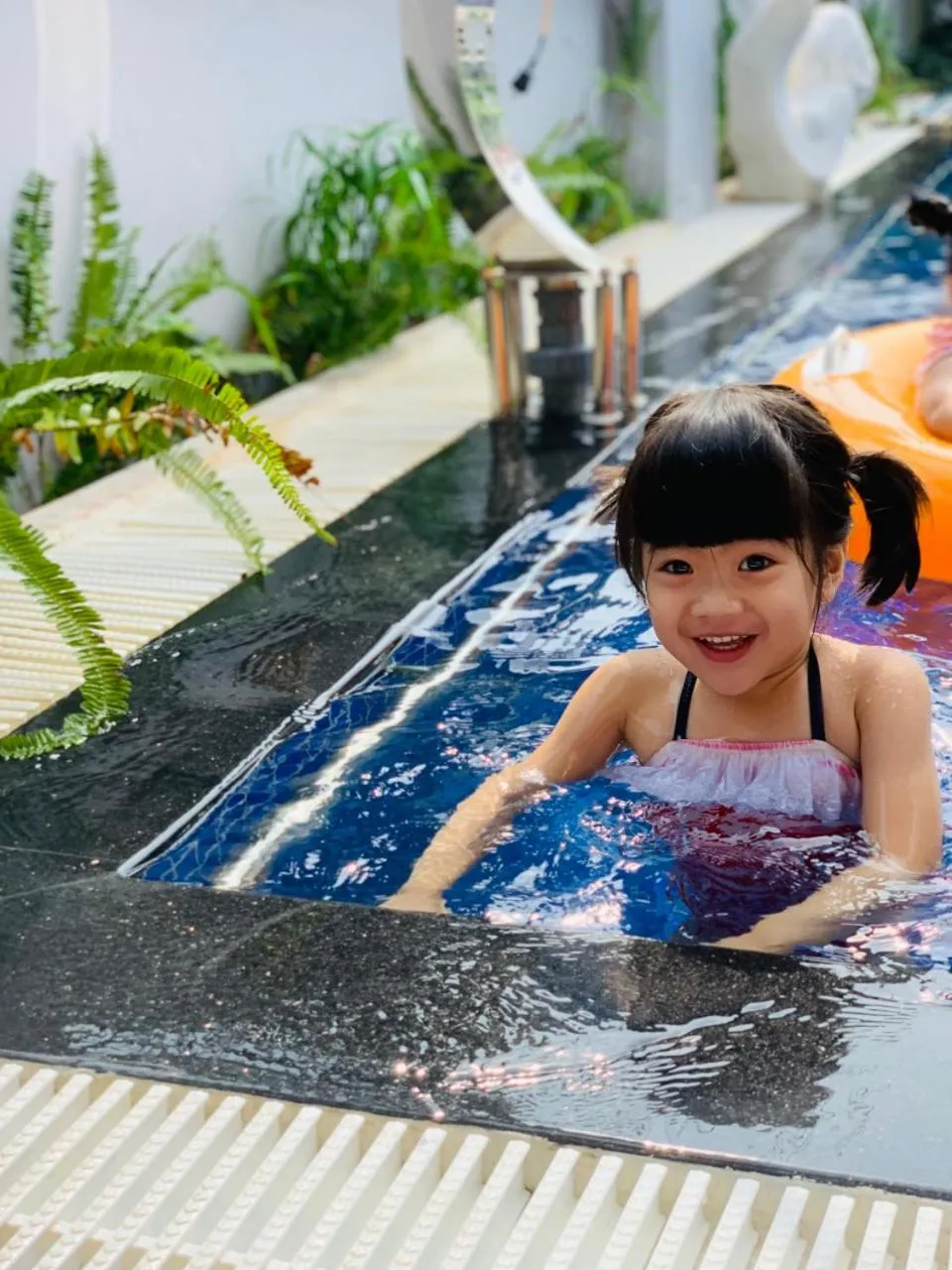 Swimming pool in Window Homestay