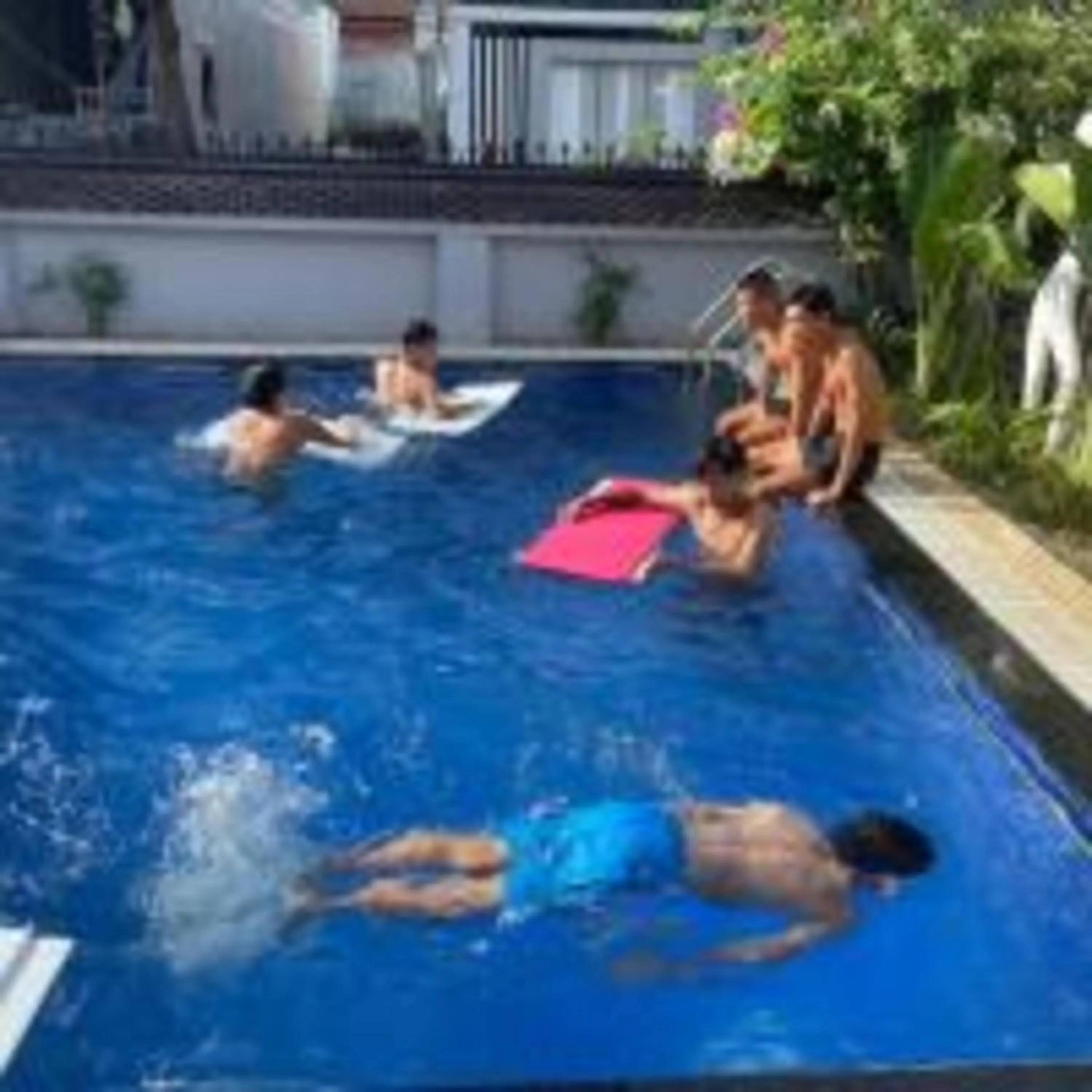 Swimming pool in Window Homestay