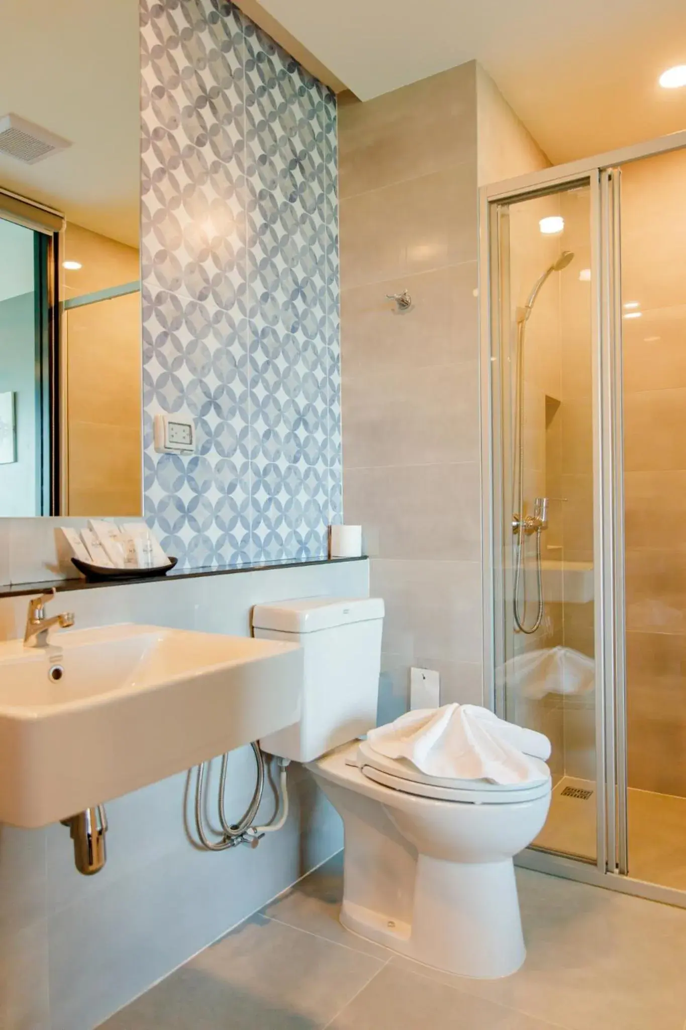 Superior Twin Room in Le Lert Hotel Ratchaburi Superior Twin Room in Le Lert Hotel Ratchaburi