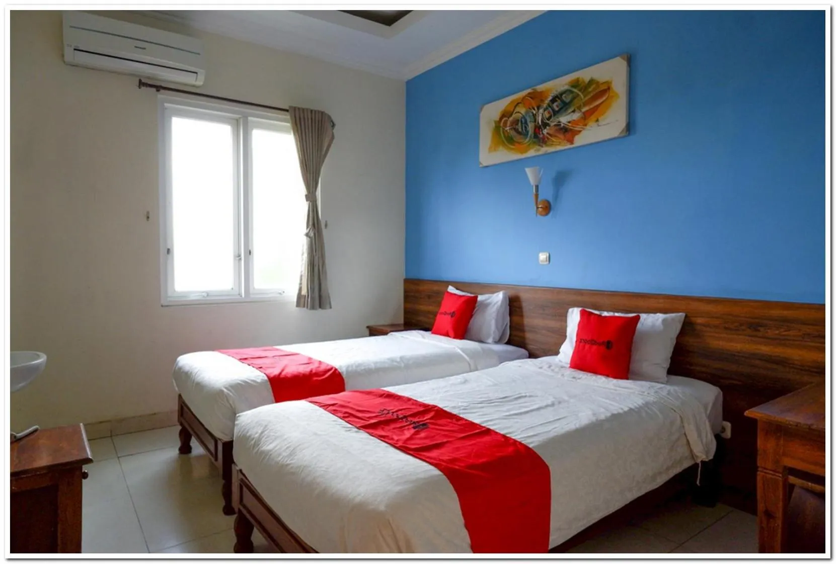 Bedroom in RedDoorz near Lempuyangan Train Station
