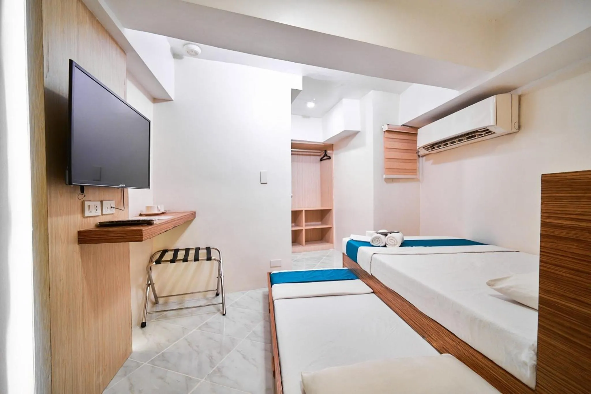 Photo of the whole room, Bed in Circuit Hostel