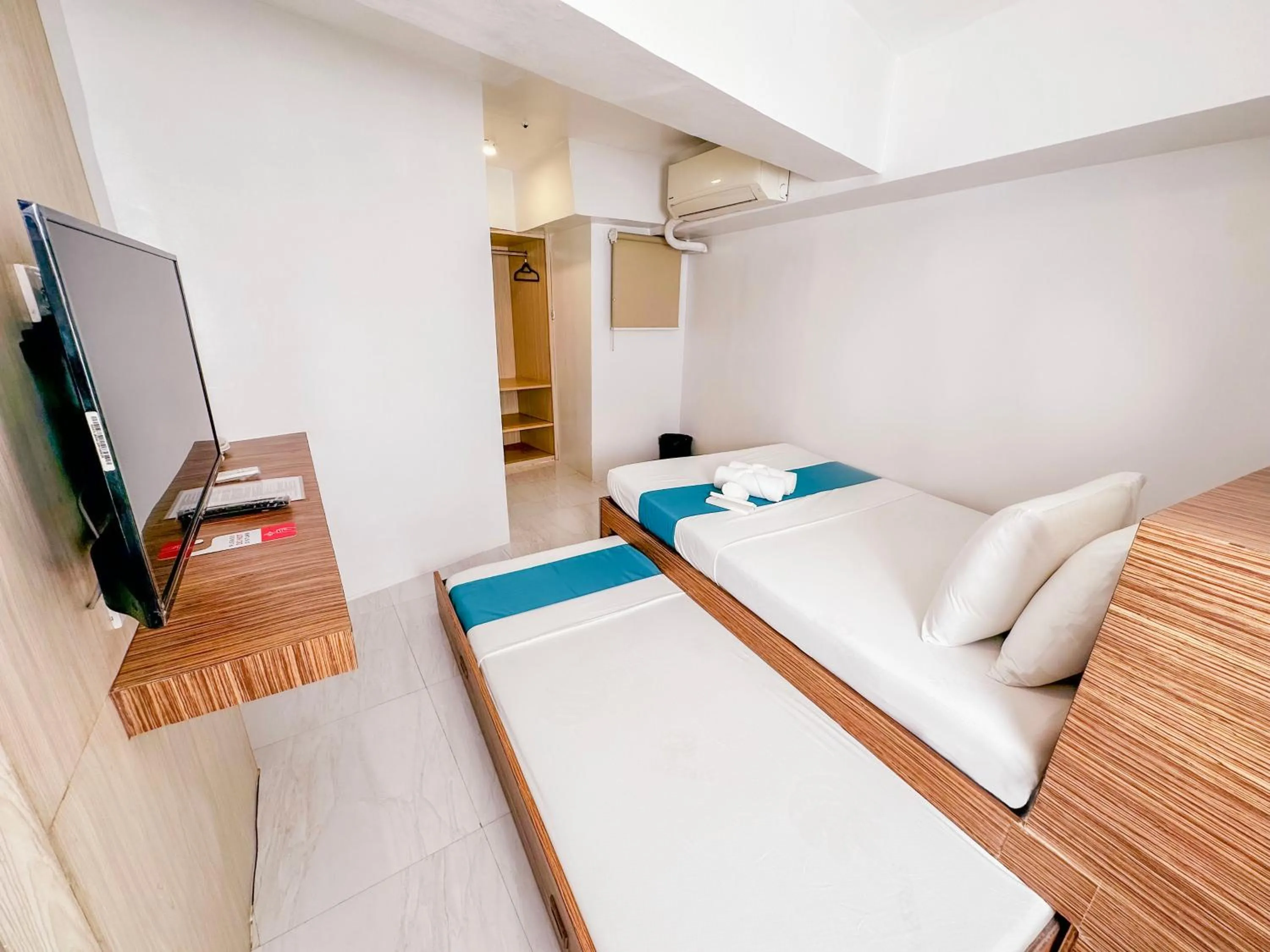 Photo of the whole room, Bed in Circuit Hostel