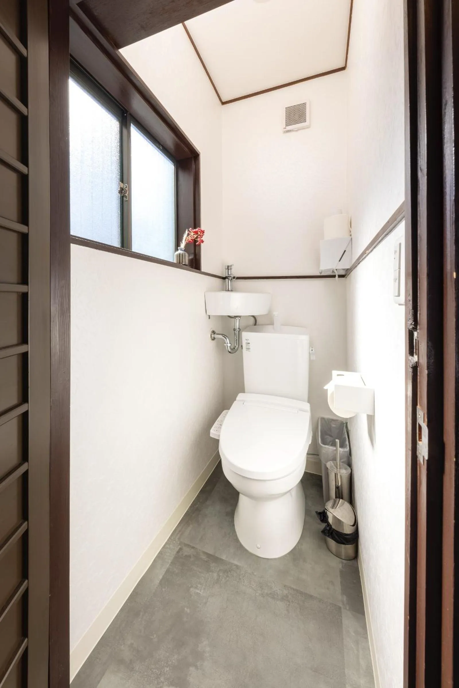 Toilet in Yuimaru EAST - 最大18名貸切OK