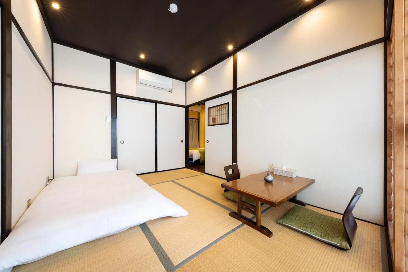 Bedroom, Bed in Yuimaru EAST - 最大18名貸切OK