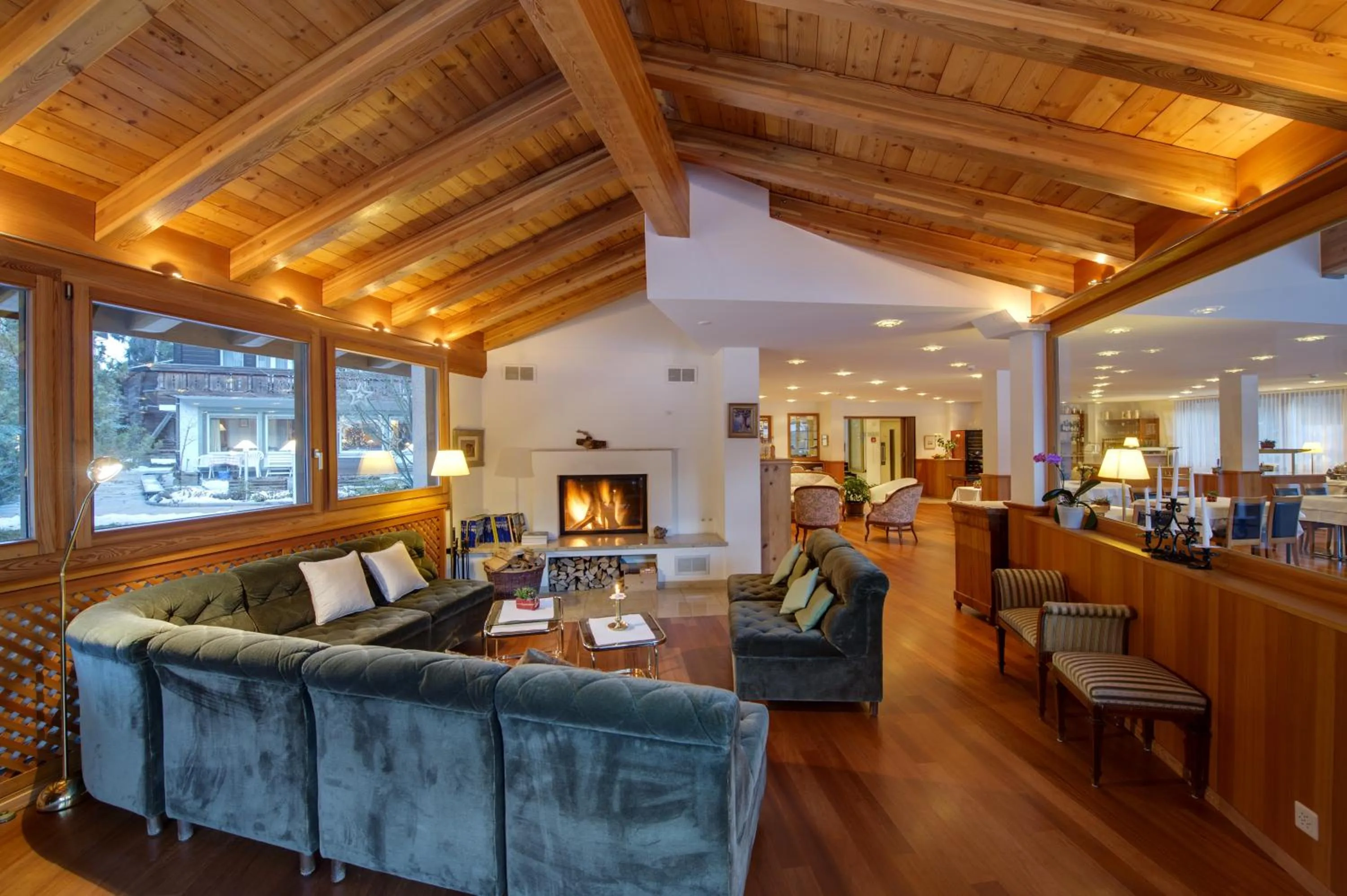 Lounge or bar in Hotel Metropol & Spa Zermatt