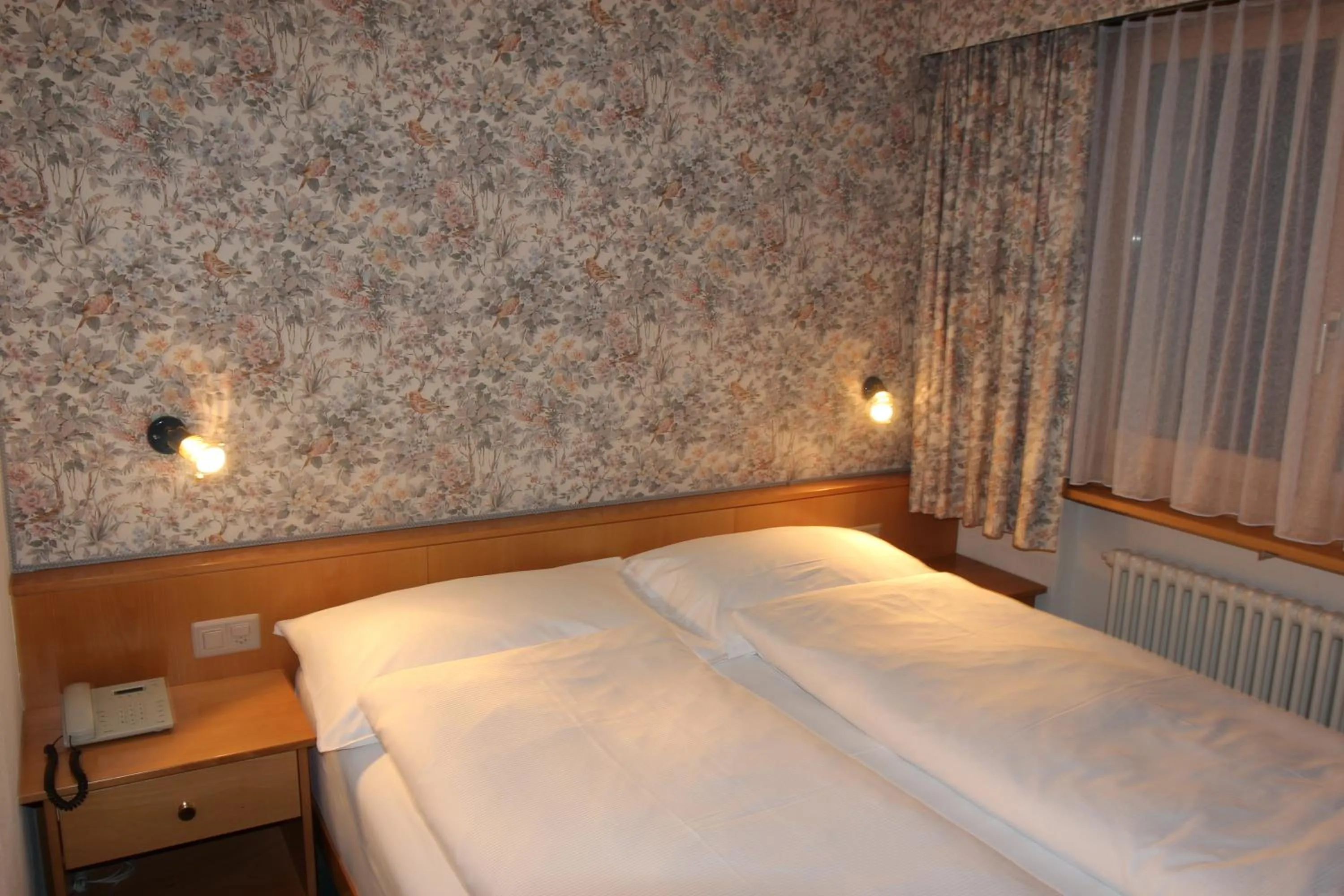 Photo of the whole room, Bed in Hotel Metropol & Spa Zermatt