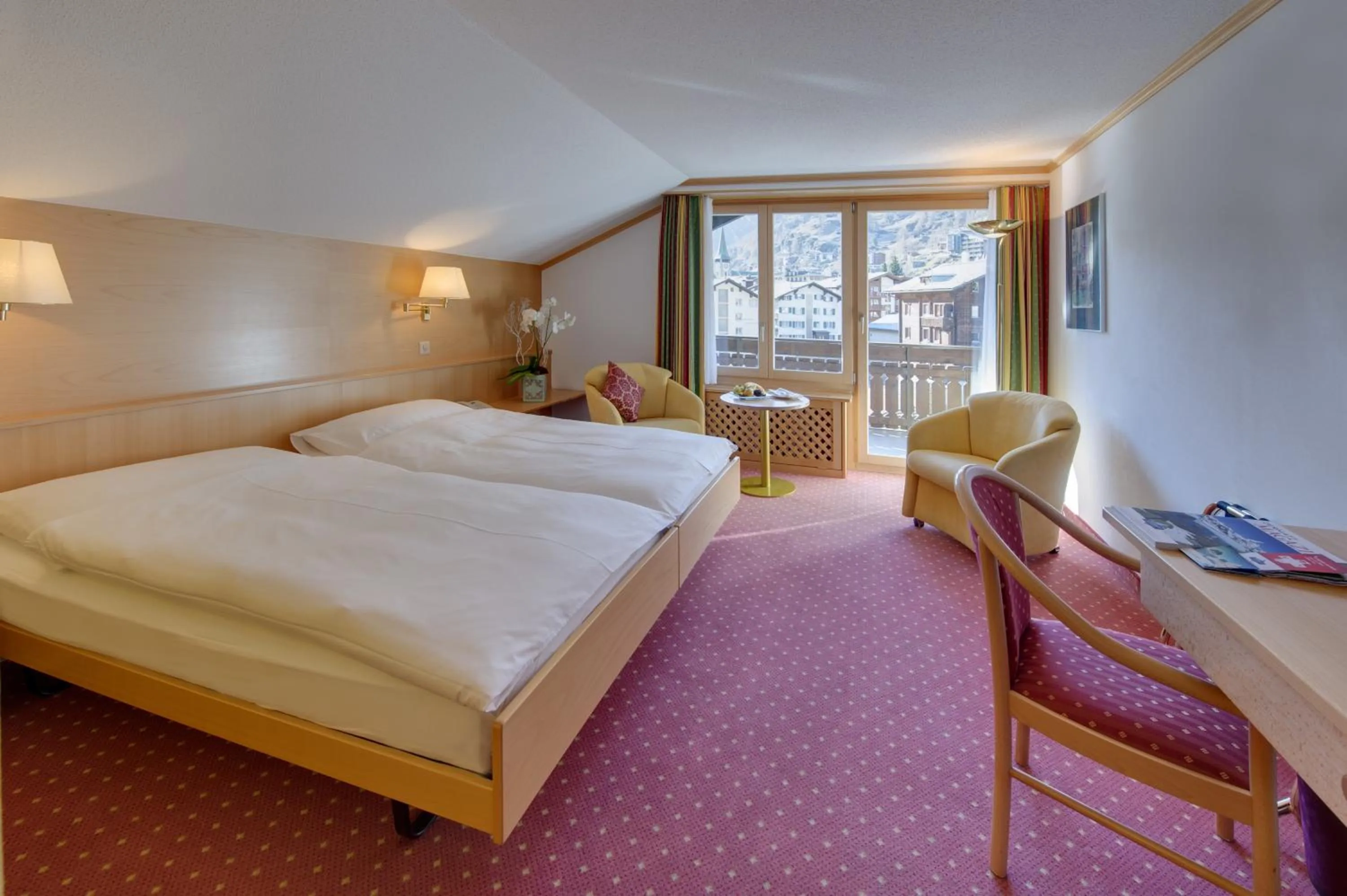 Bedroom, Bed in Hotel Metropol & Spa Zermatt