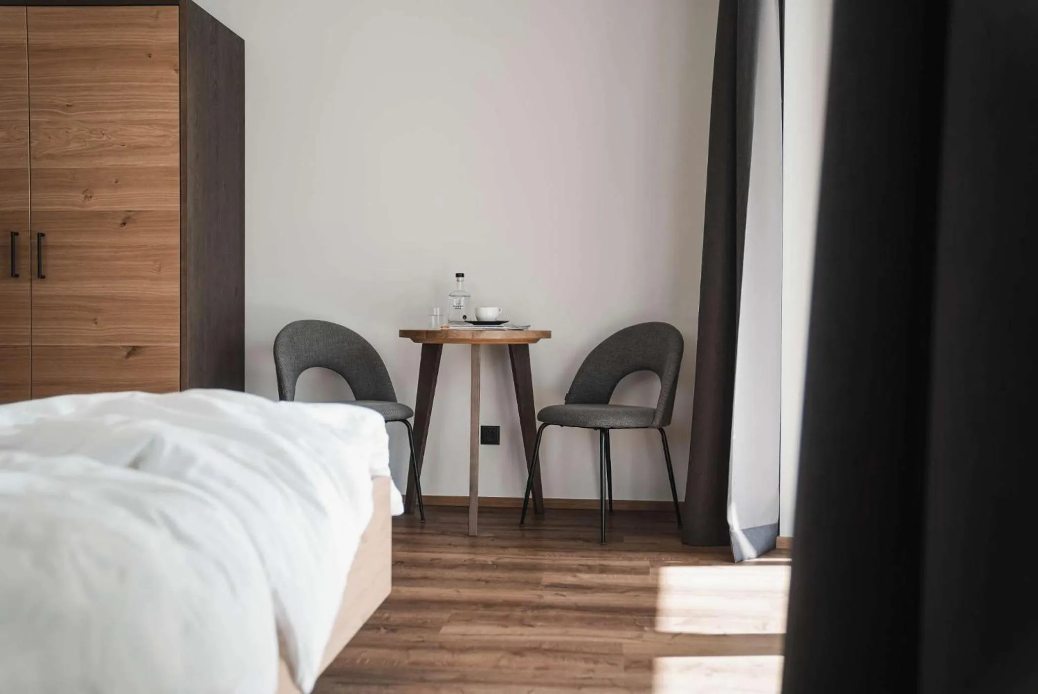 Seating area, Bed in Guesthouse Karnatsch