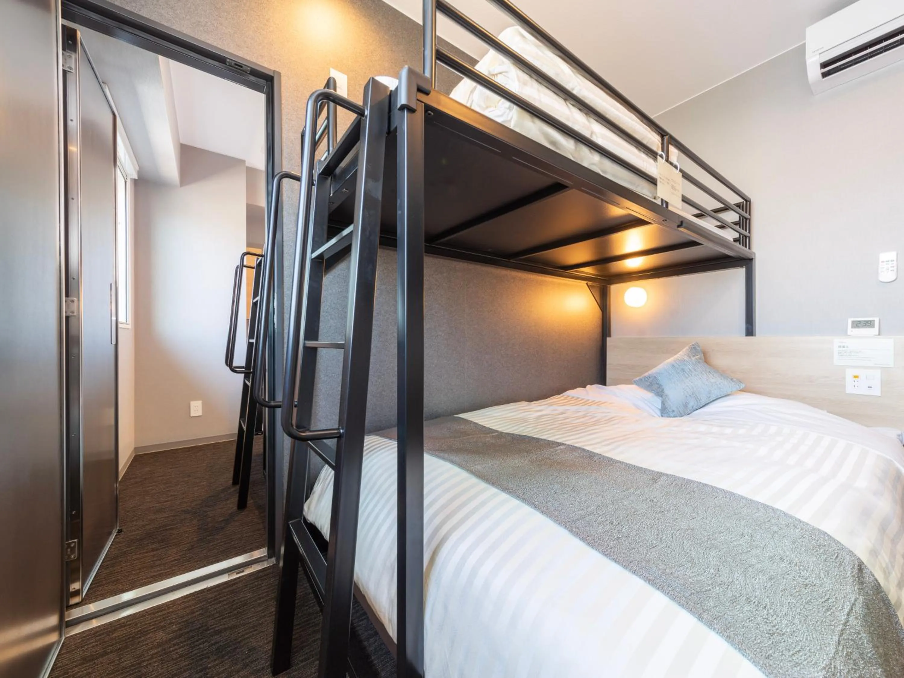 Bed in Super Hotel Premier Kanazawaeki Higashiguchi