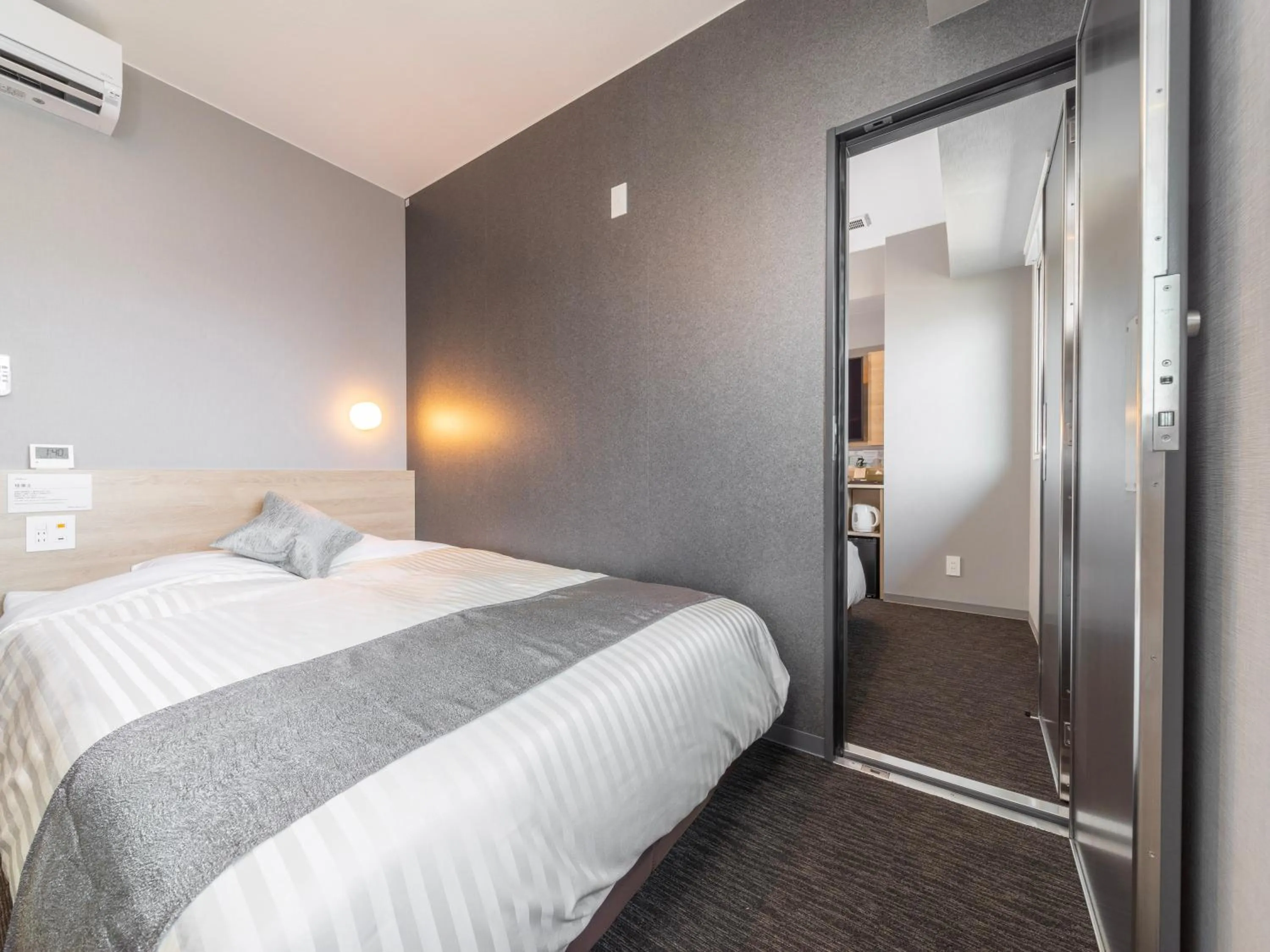 Bed in Super Hotel Premier Kanazawaeki Higashiguchi