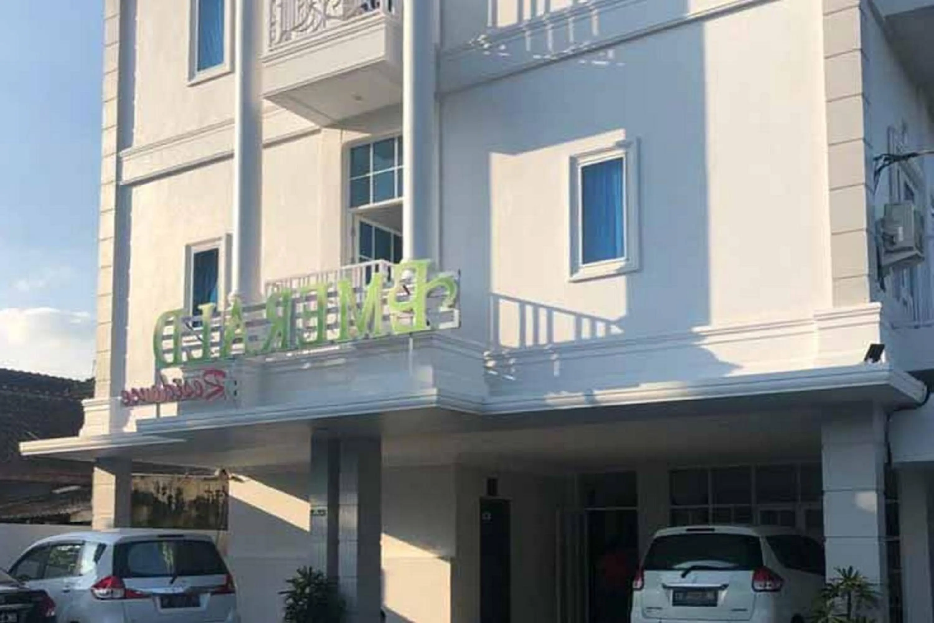 Property logo or sign in RedDoorz near RS USU Medan 3