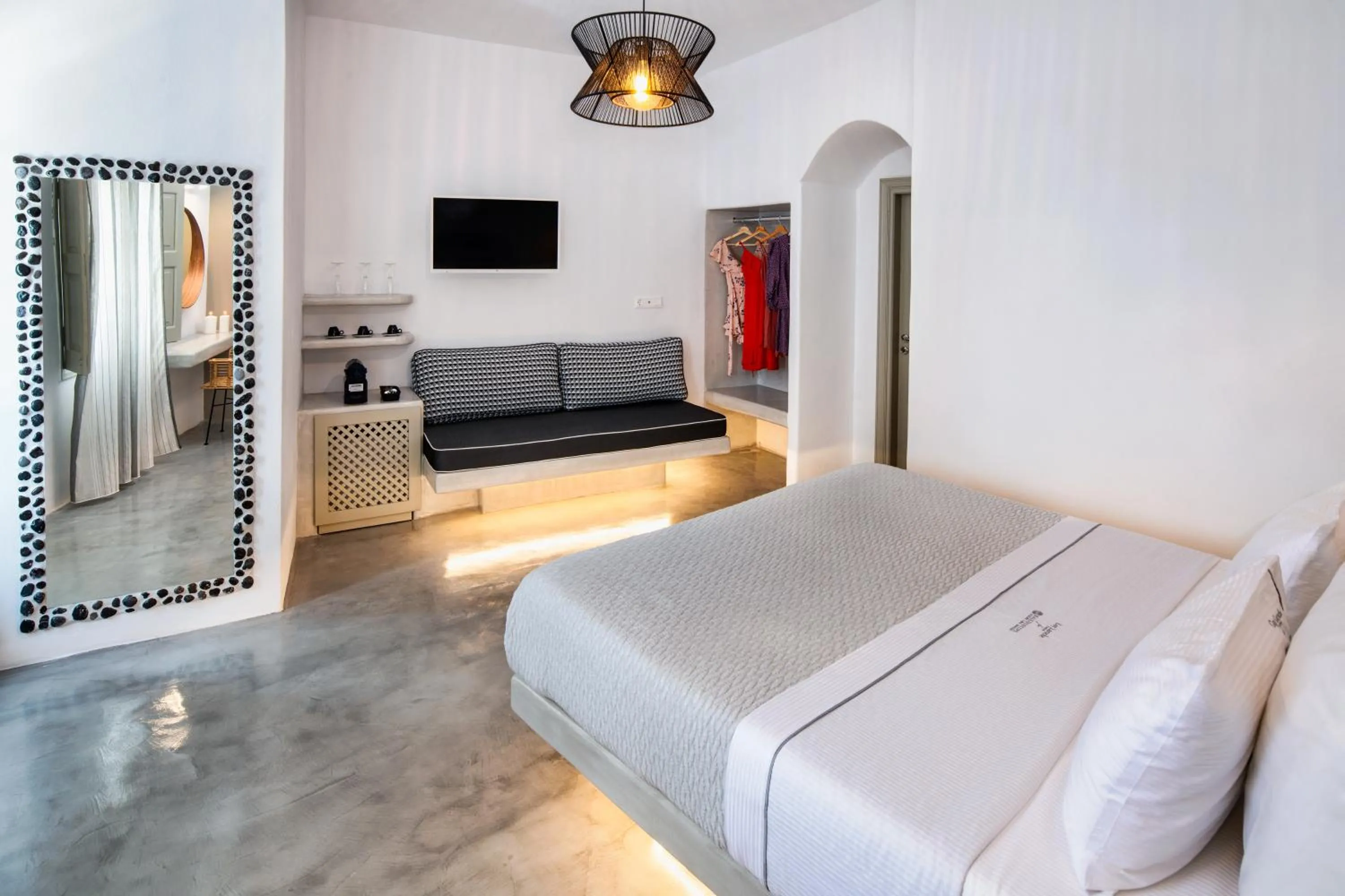 Photo of the whole room, Bed in Kaleidoscope Oia Suites