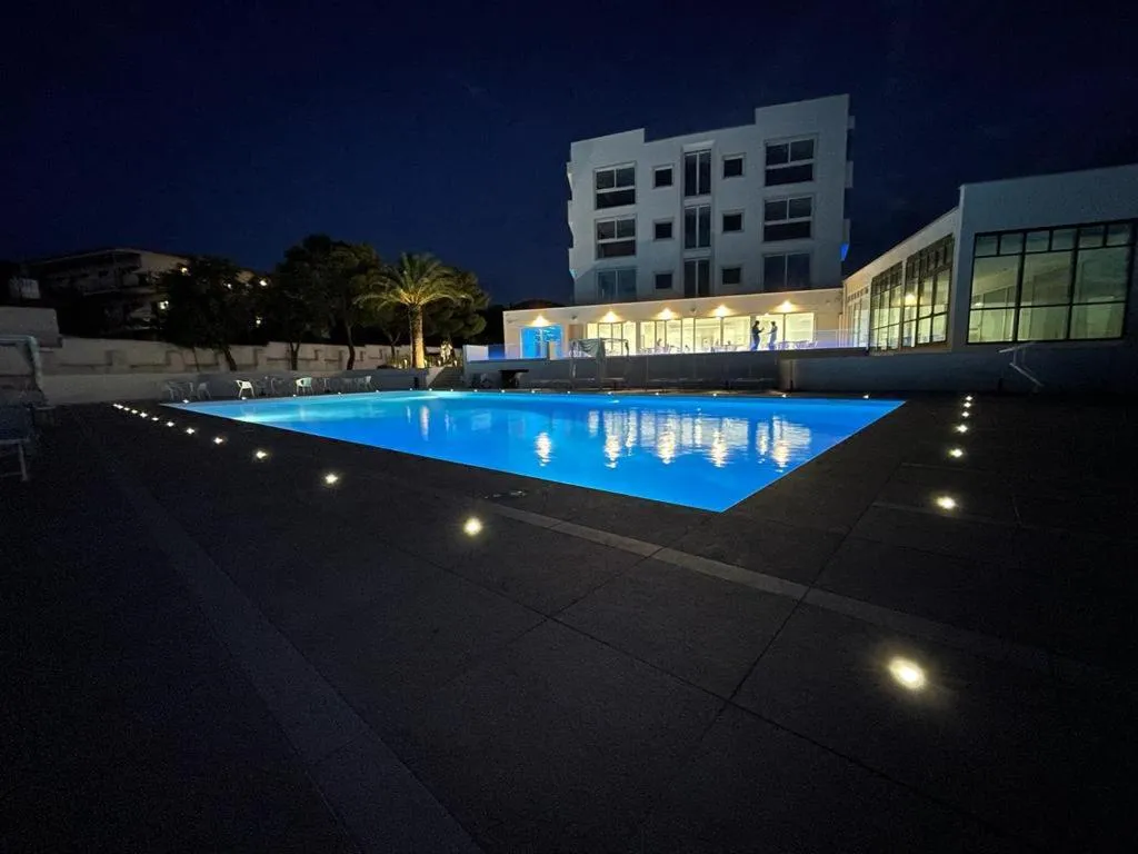 Swimming pool in Rodi Resort