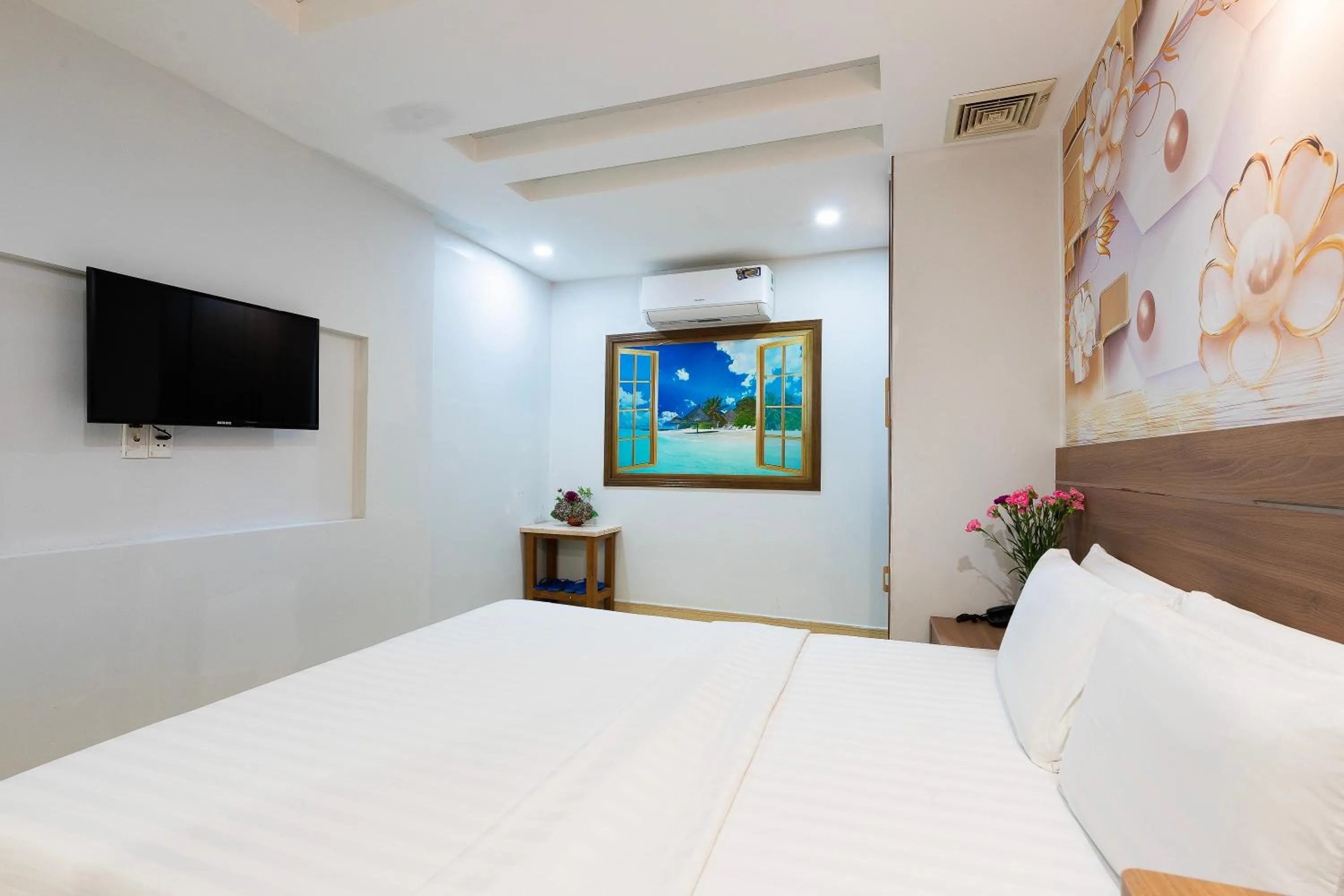 Photo of the whole room, Bed in Lucky Star Hotel Nguyen Trai Q5