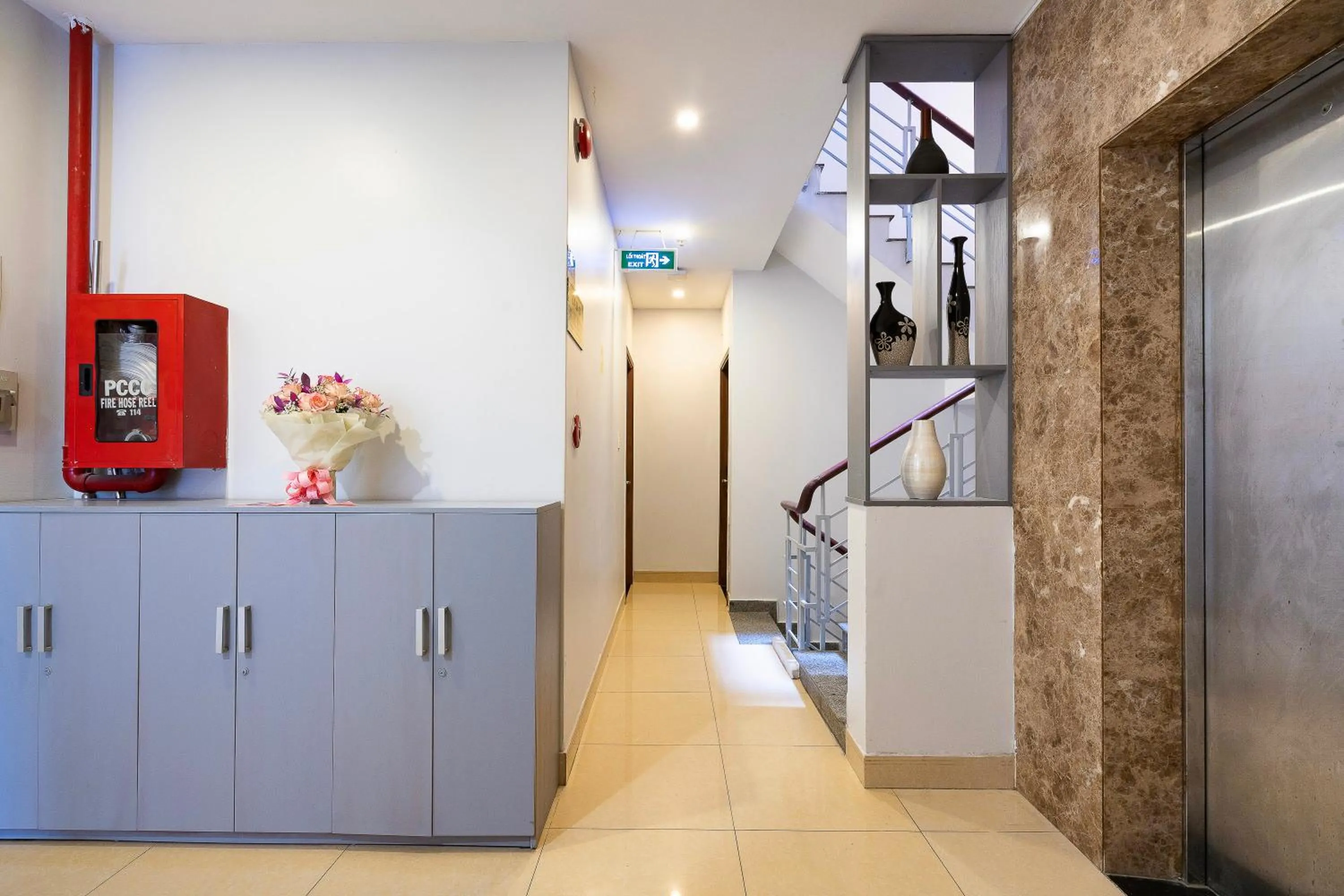 elevator in Lucky Star Hotel Nguyen Trai Q5