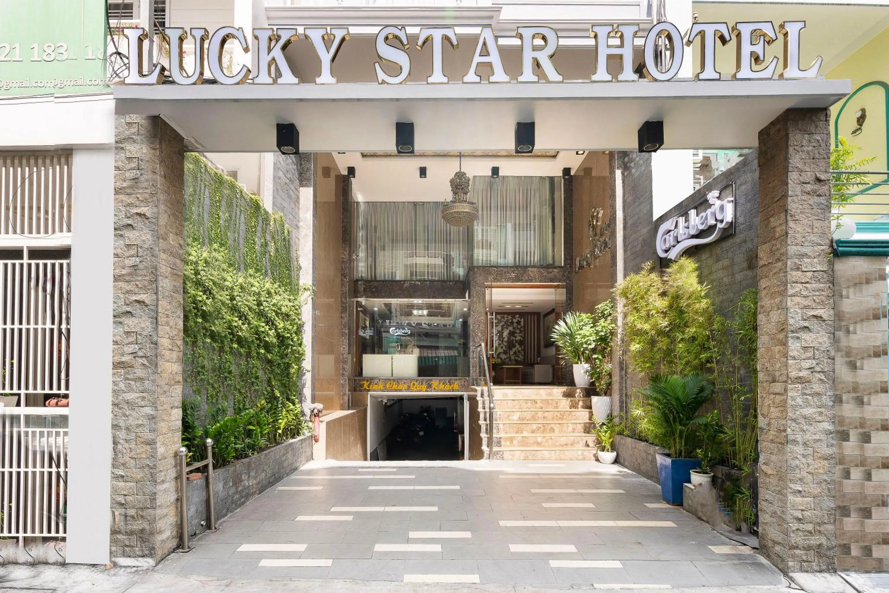 Facade/entrance in Lucky Star Hotel Nguyen Trai Q5