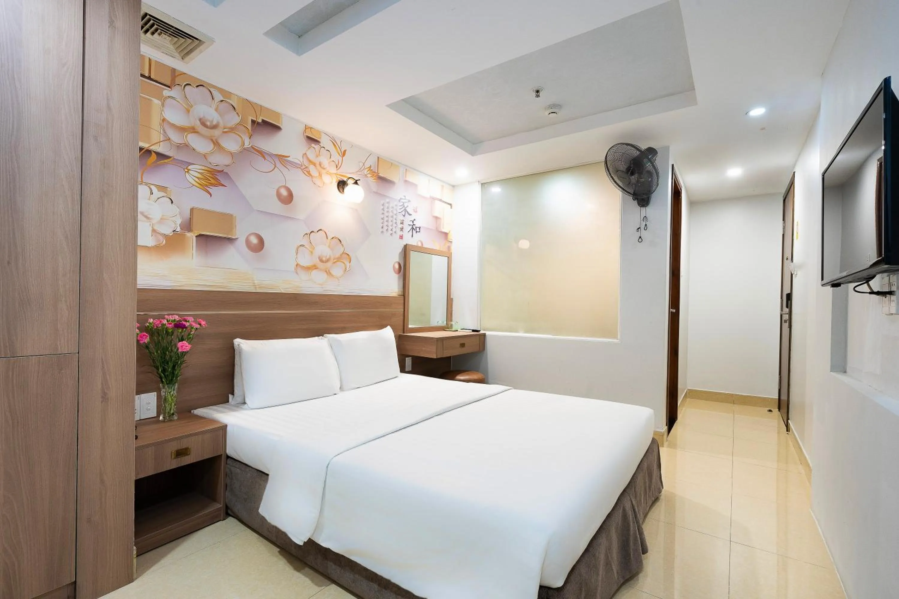 Photo of the whole room, Bed in Lucky Star Hotel Nguyen Trai Q5
