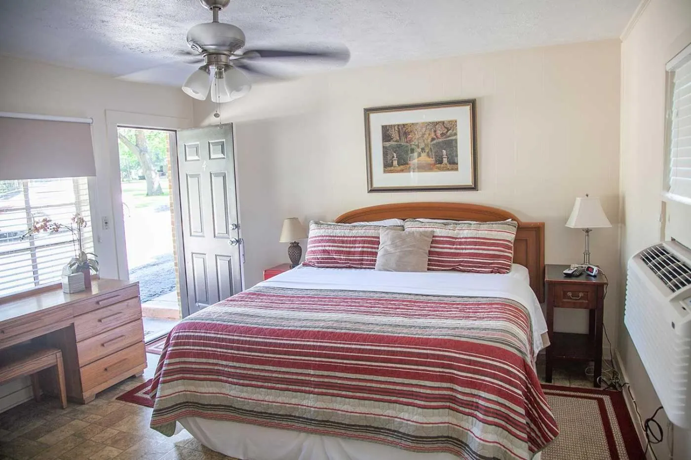 Bedroom, Bed in Shiner Country Inn