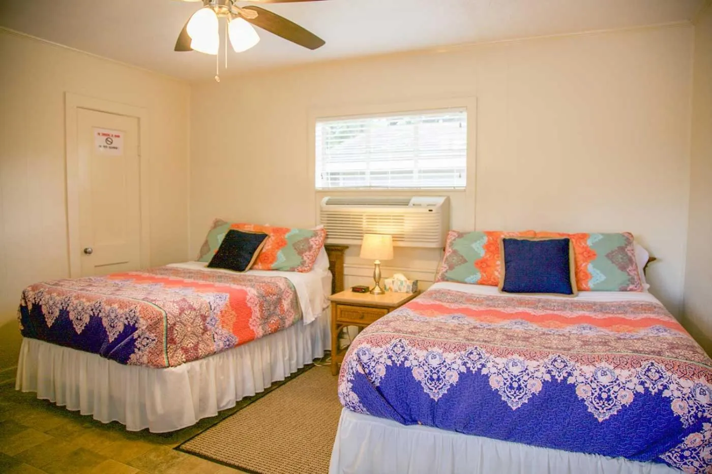 Bedroom, Bed in Shiner Country Inn