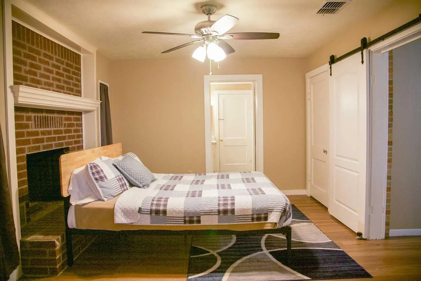 Bedroom, Bed in Shiner Country Inn