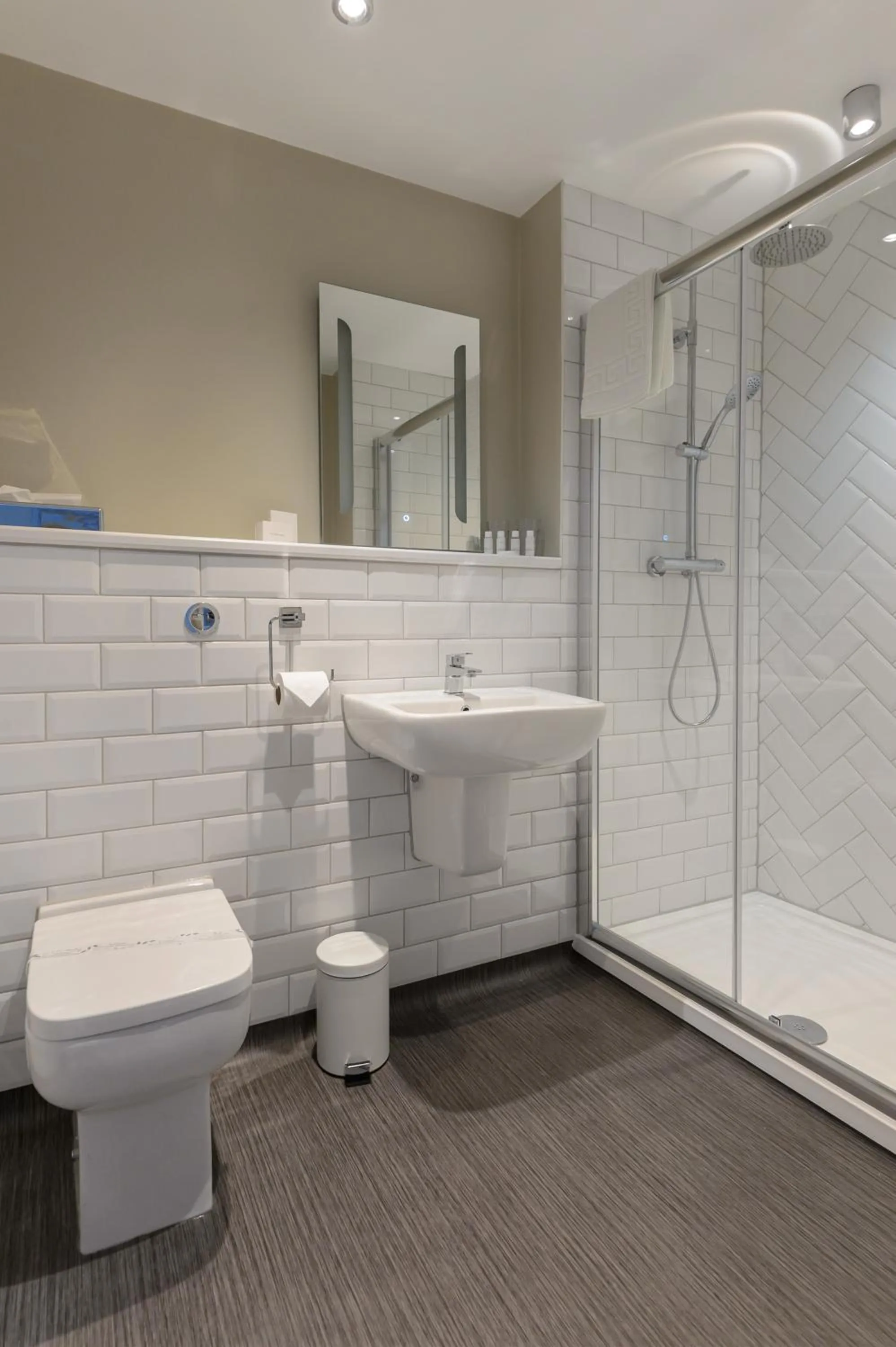 Bathroom in Balfour Arms