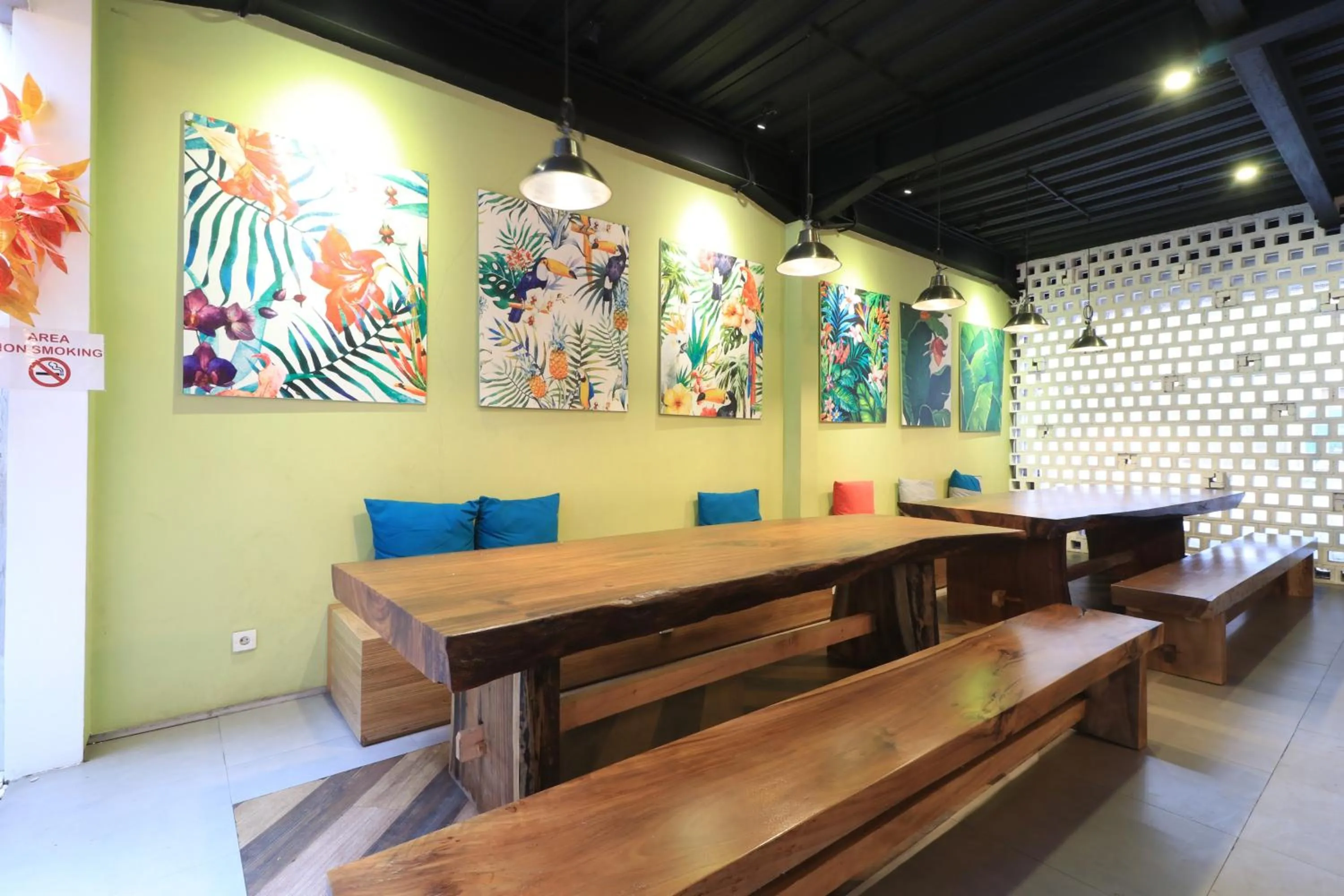 Dining area in Locus Rooms