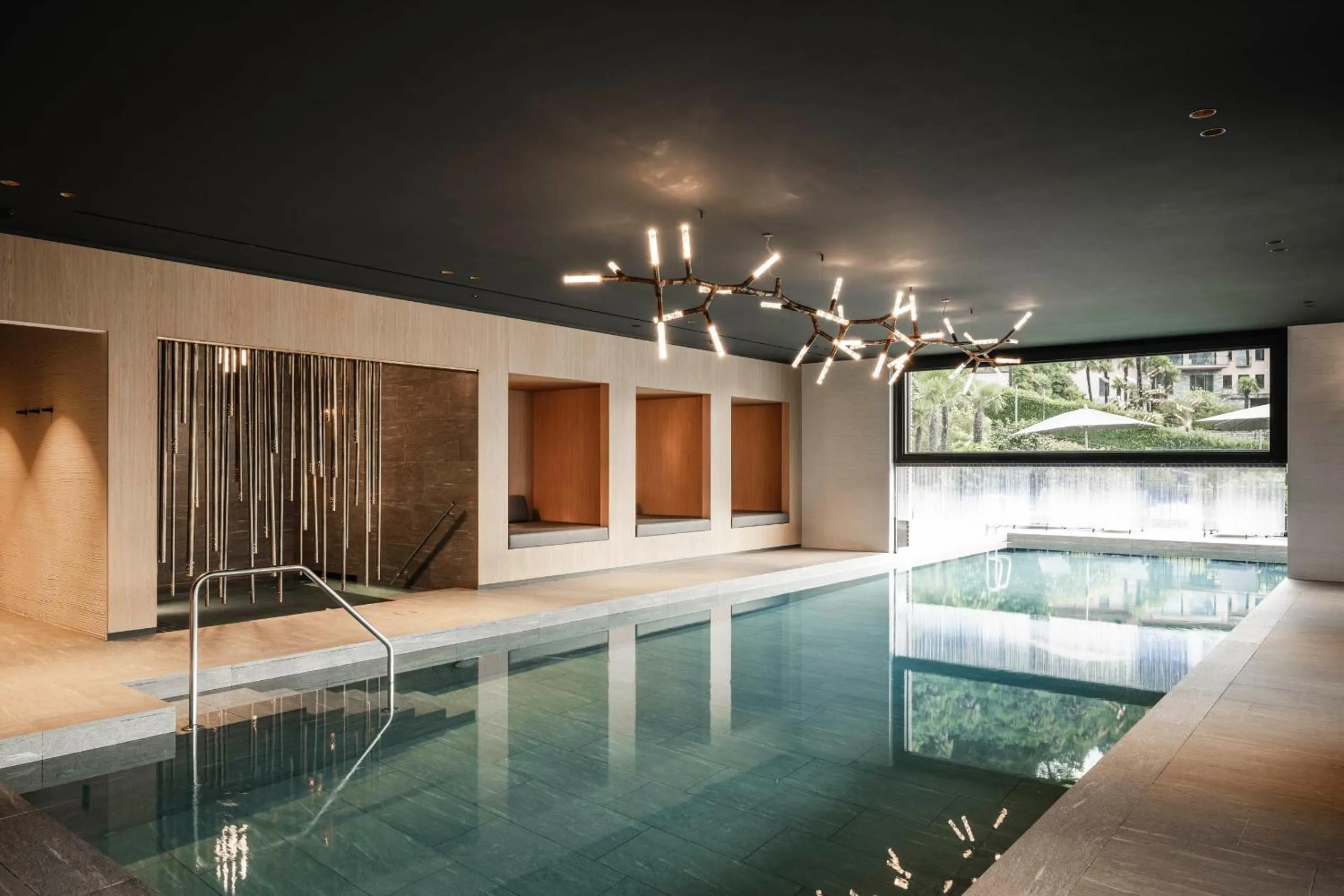 Swimming pool in Hotel Belvedere Locarno