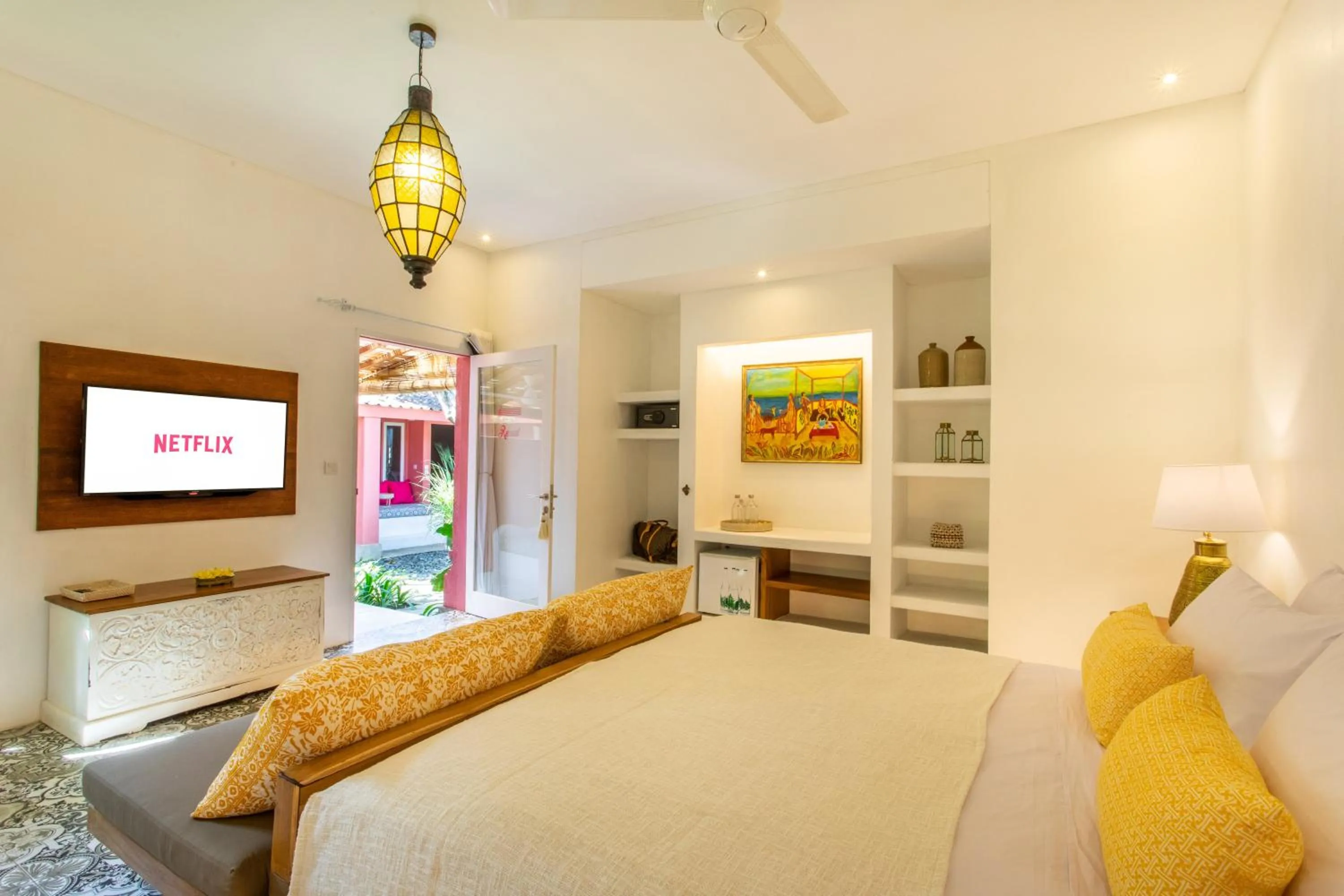TV and multimedia, Bed in PinkPrivate Sanur - for Cool Adults Only