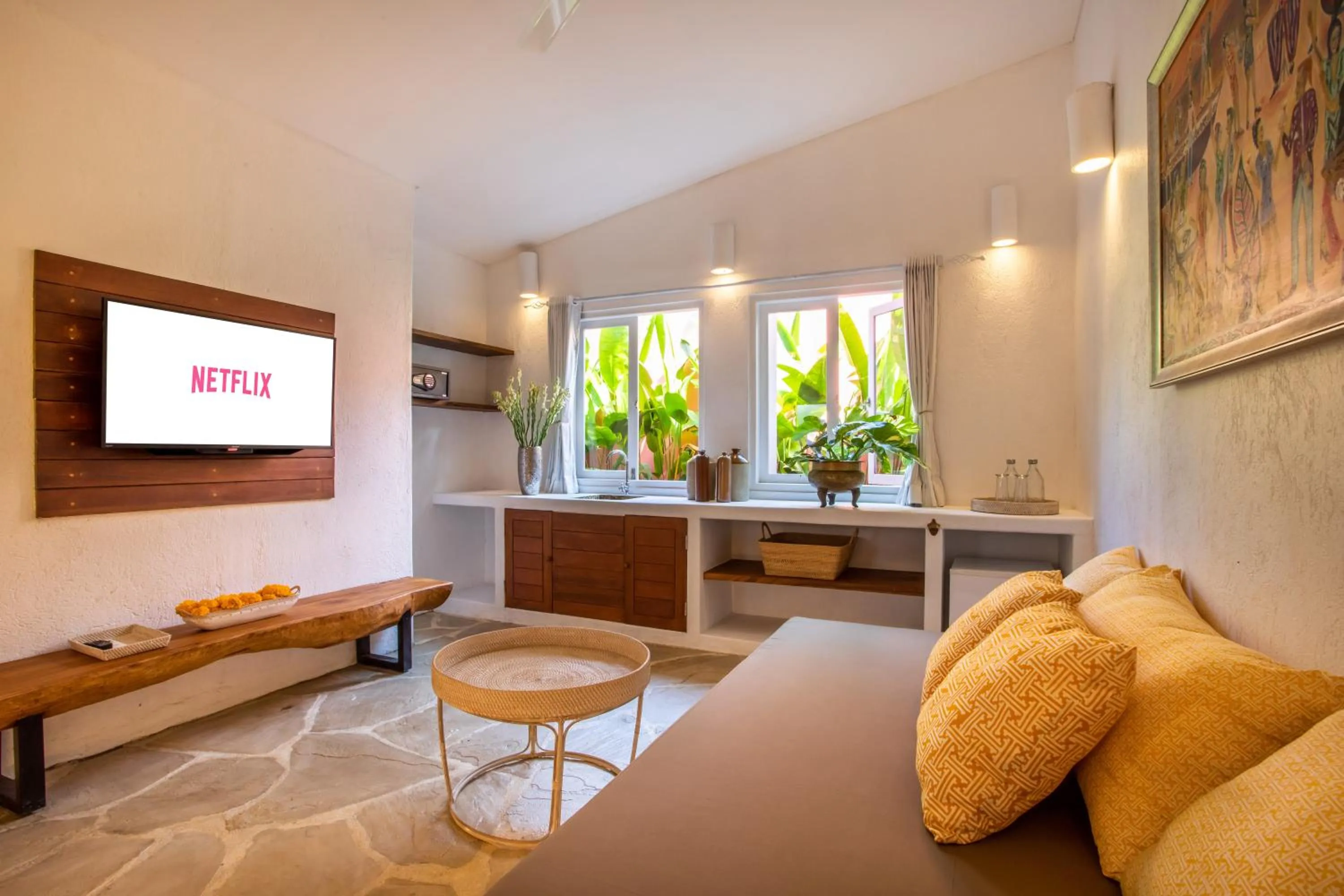 TV and multimedia in PinkPrivate Sanur - for Cool Adults Only